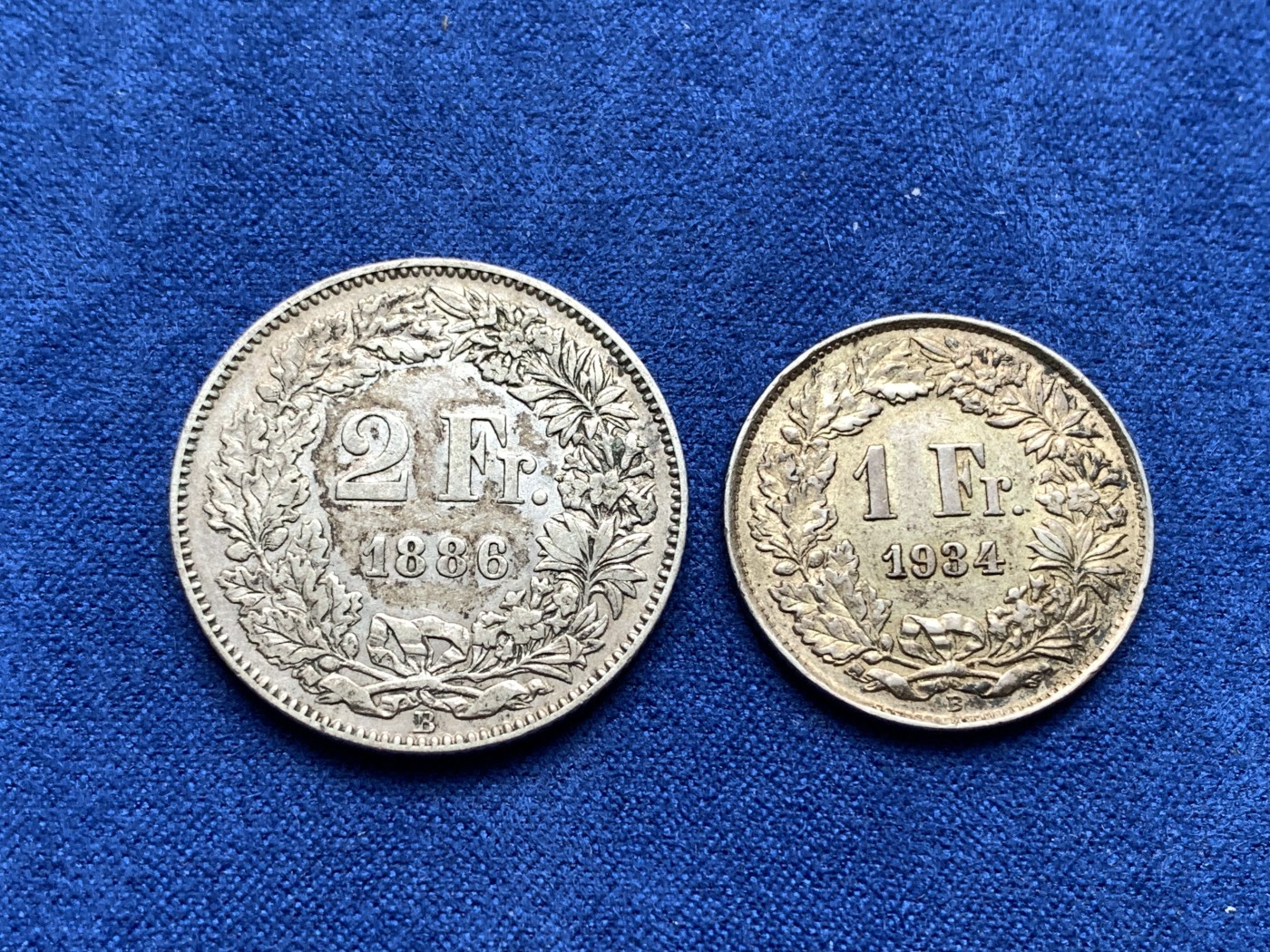《竞宝斋》第198场-周日，周一 2场 (全场包邮) 两枚一组 瑞士雪山女神银币1934年1法郎+早期1886年2法郎