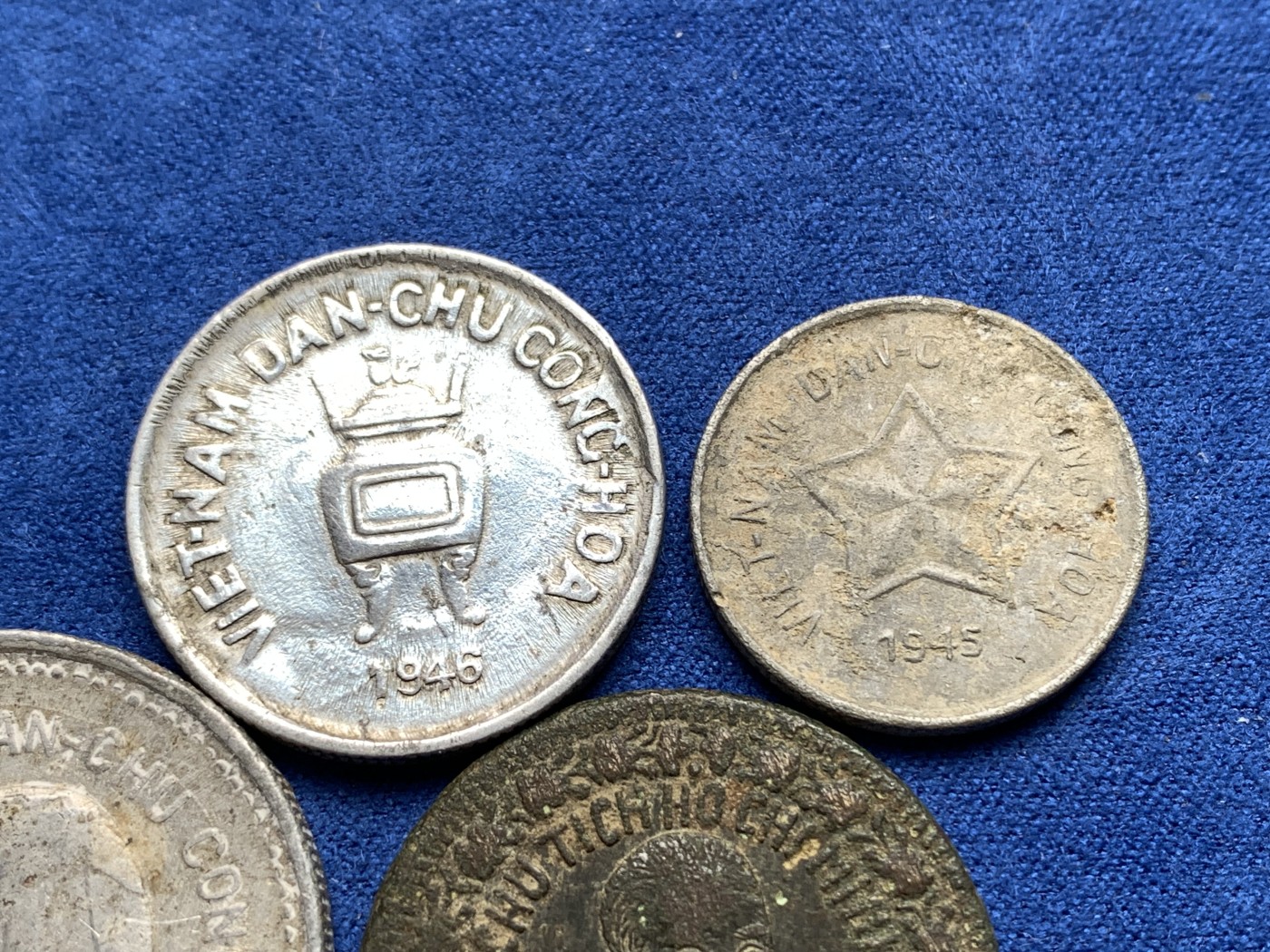 《竞宝斋》第198场-周日，周一 2场 (全场包邮) 4枚一组 越南民主共和国早期辅币一套，20苏最稀少