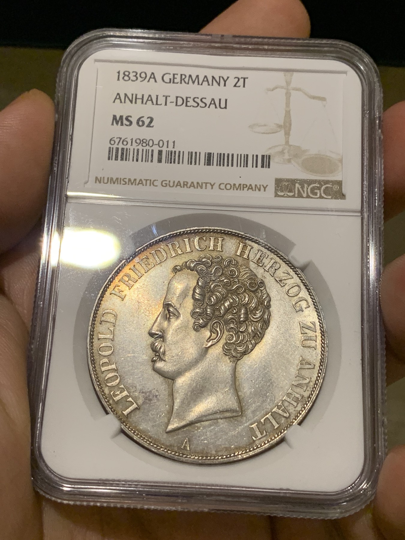《竞宝斋》第198场-周日，周一 2场 (全场包邮) NGC MS62 德国 安哈特德绍 1839年 利奥波德·弗里德里希 稀少2泰勒 37克大银币 底板光洁 发型细致无磨损 背面大窗帘高点均在 状态好 给分低了