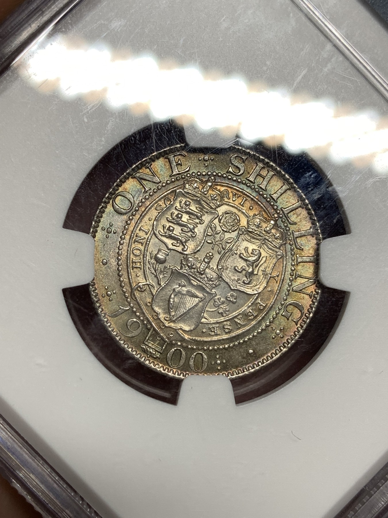 《竞宝斋》第198场-周日，周一 2场 (全场包邮) NGC-MS63 英国1900老维1先令银币 漂亮彩虹包浆