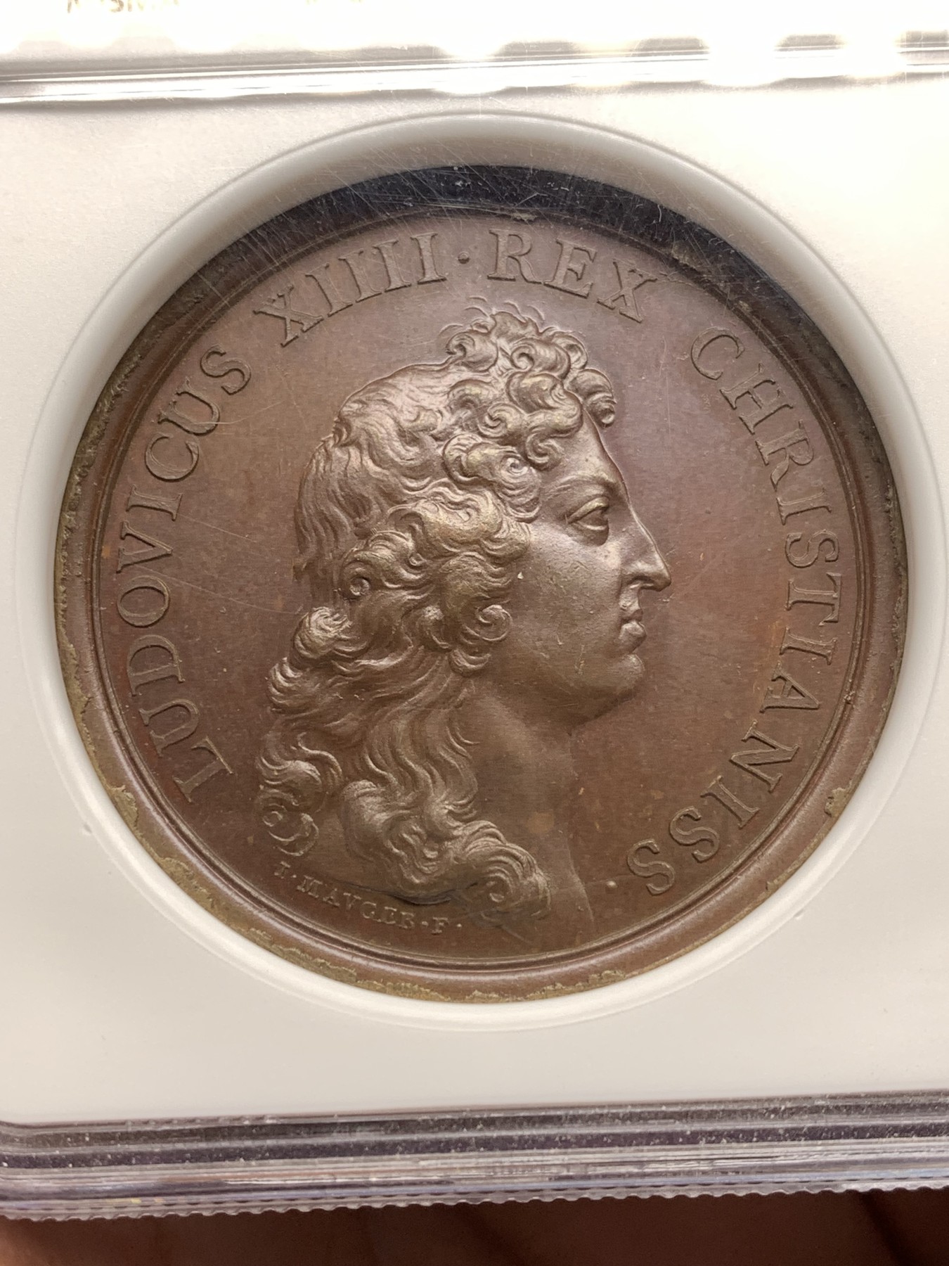 《竞宝斋》第198场-周日，周一 2场 (全场包邮) NGC MS63 1663年法国路易十四攻占马歇尔纪念高浮雕铜章 难得好品好状态 关键衣服穿的少