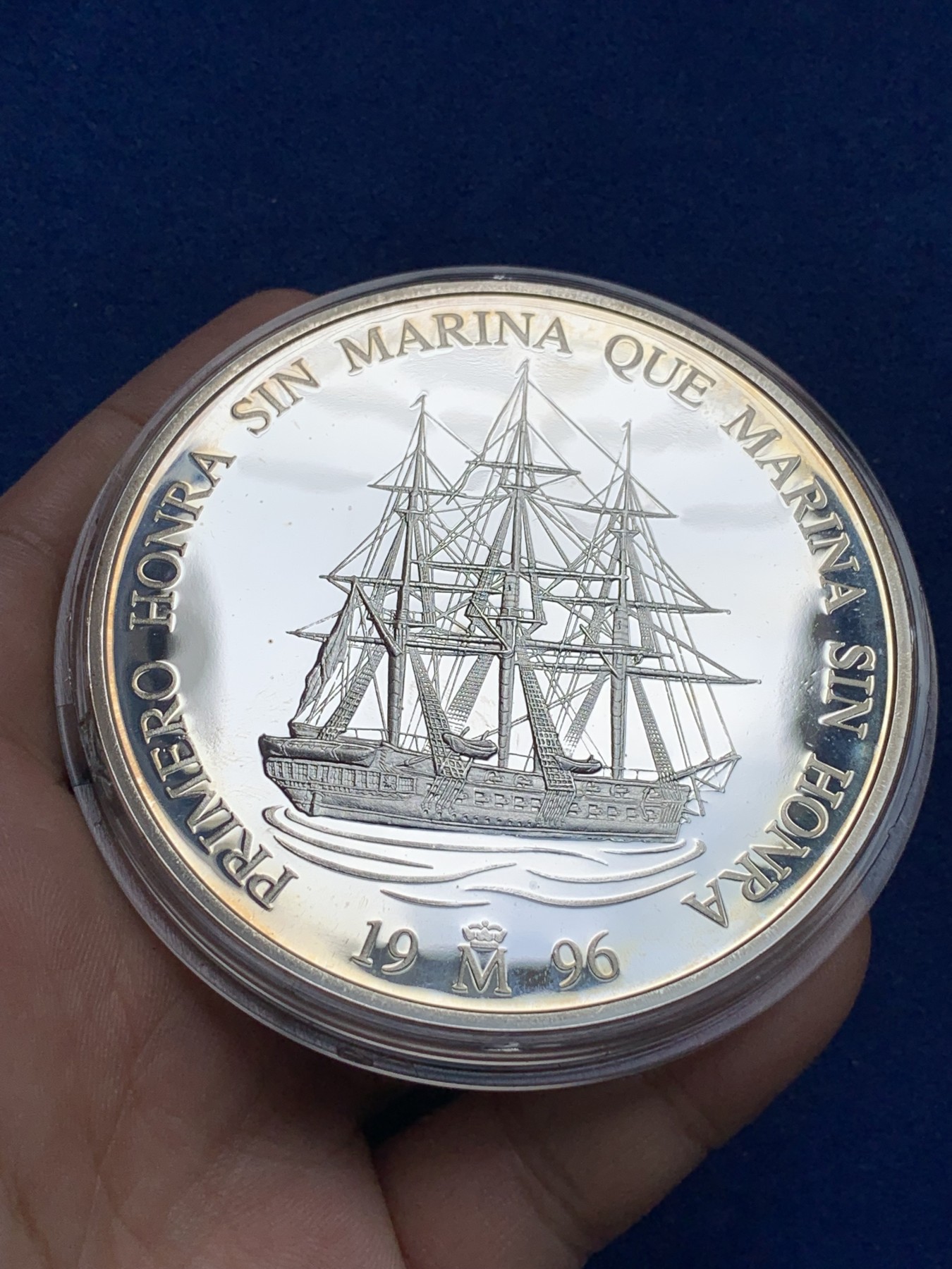 《竞宝斋》第198场-周日，周一 2场 (全场包邮) 西班牙1996年25ECU银币 直径73.2mm,168.7克，925银，原木盒