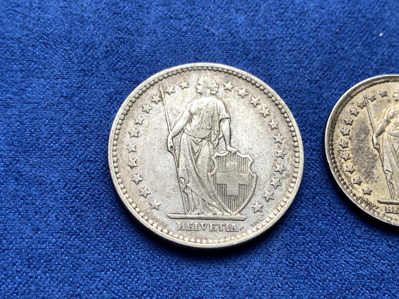 《竞宝斋》第198场-周日，周一 2场 (全场包邮) 两枚一组 瑞士雪山女神银币1934年1法郎+早期1886年2法郎