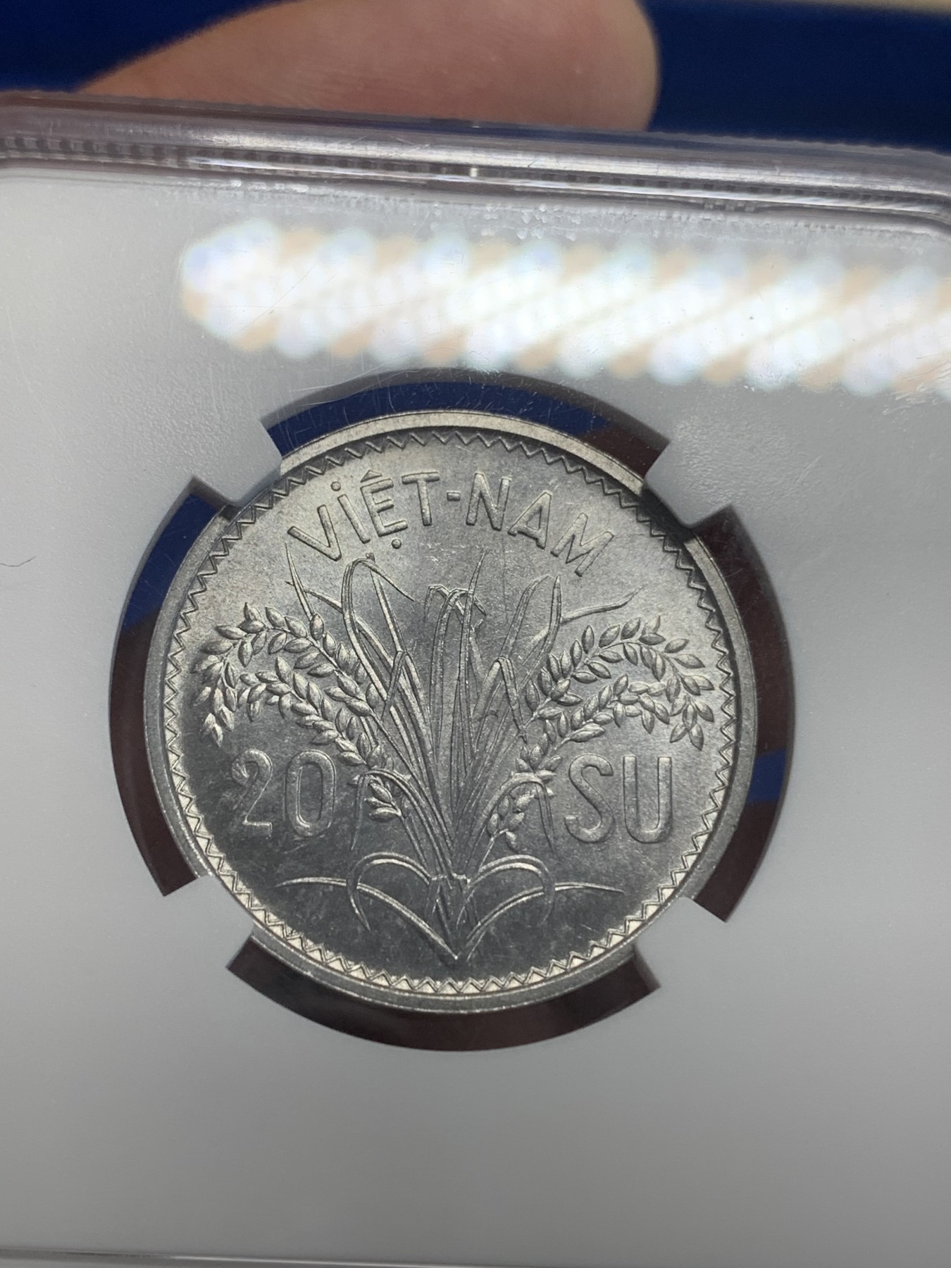 《竞宝斋》第198场-周日，周一 2场 (全场包邮) NGC MS63 越南1953三美女20苏铝币