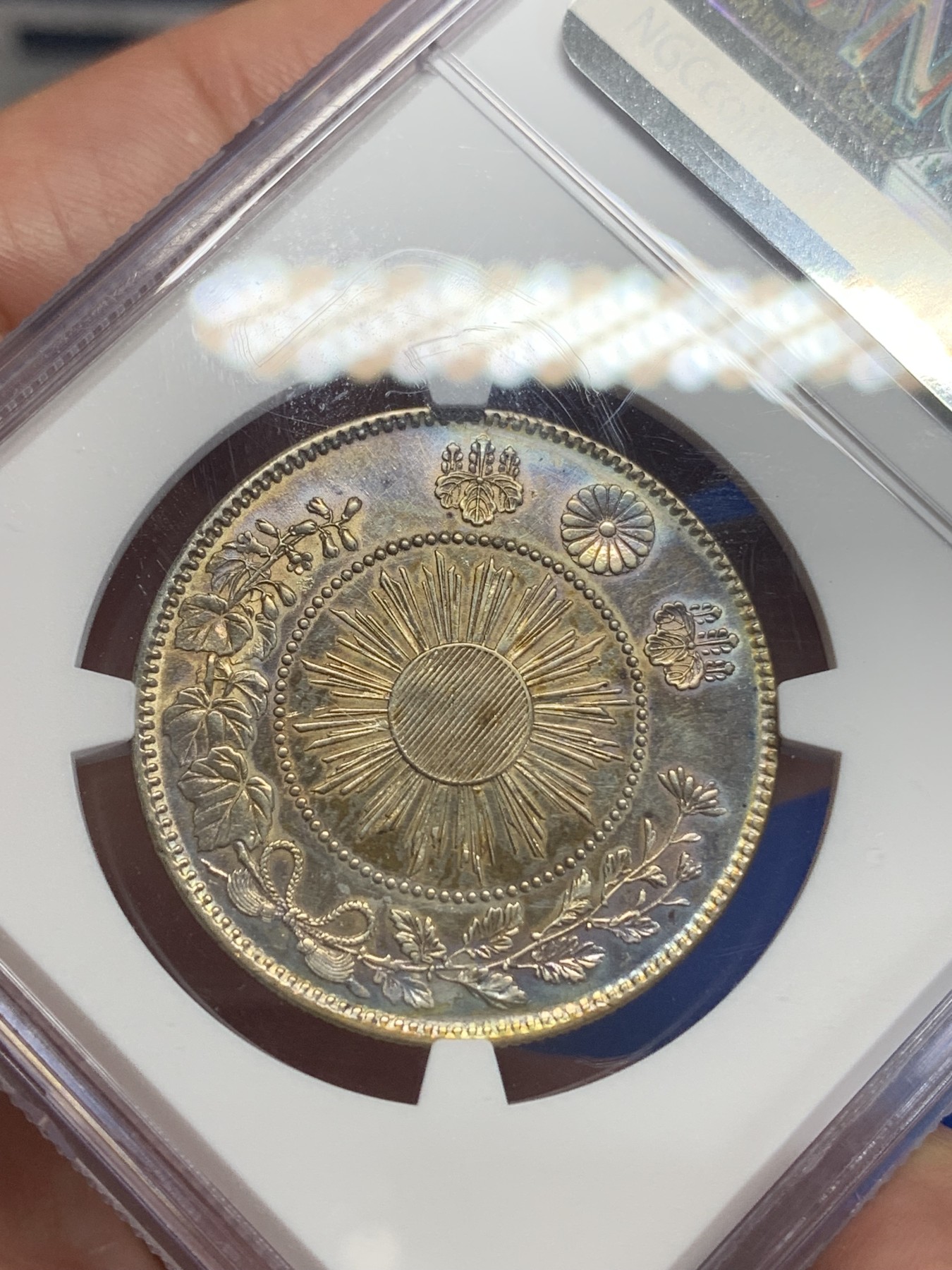 《竞宝斋》第198场-周日，周一 2场 (全场包邮) NGC-AUD 1870年 日本明治三年 半圆银币 深五彩包浆很漂亮。