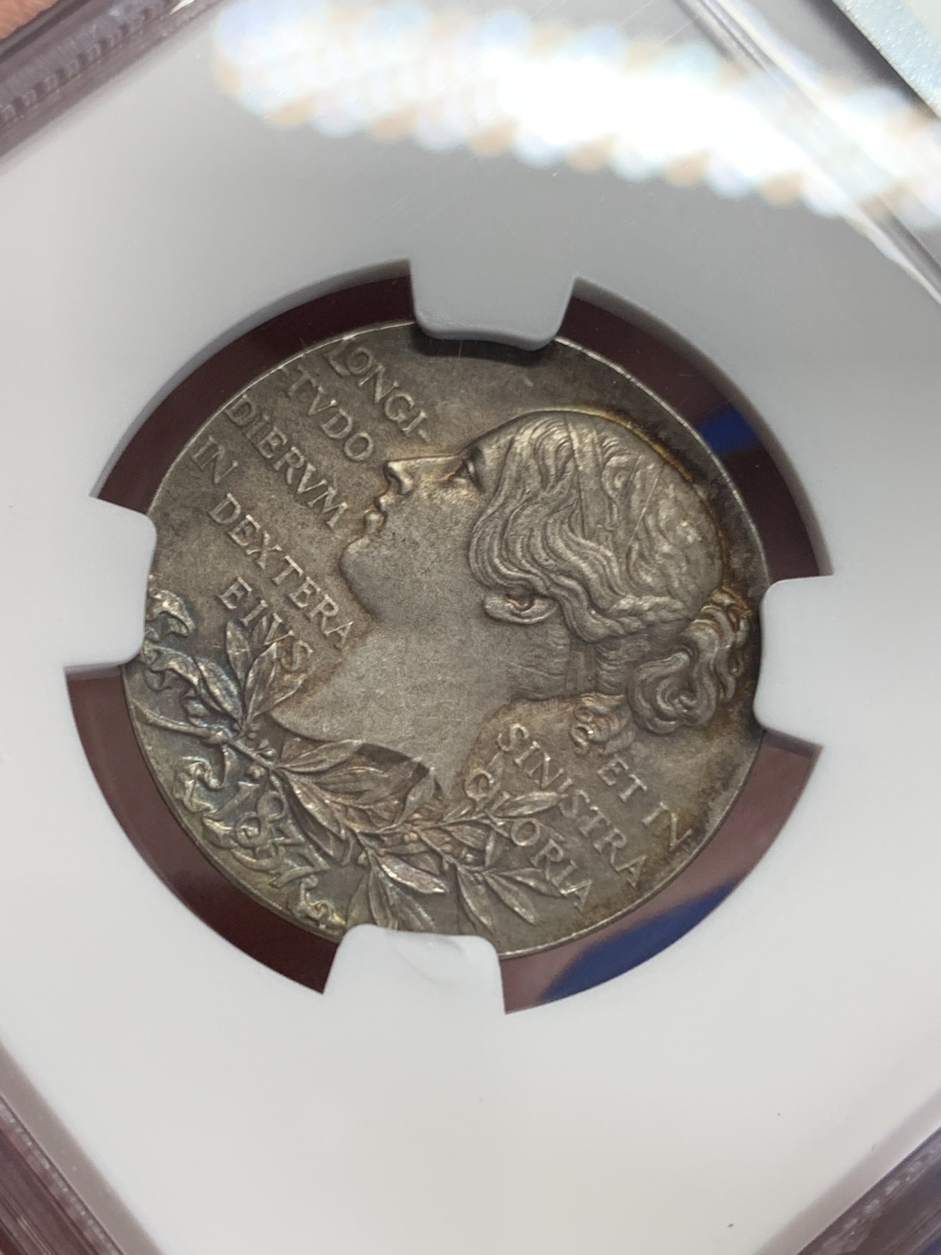 《竞宝斋》第198场-周日，周一 2场 (全场包邮) NGC-MS62 英国1897年维多利亚加冕60周年纪念银章，原味五彩