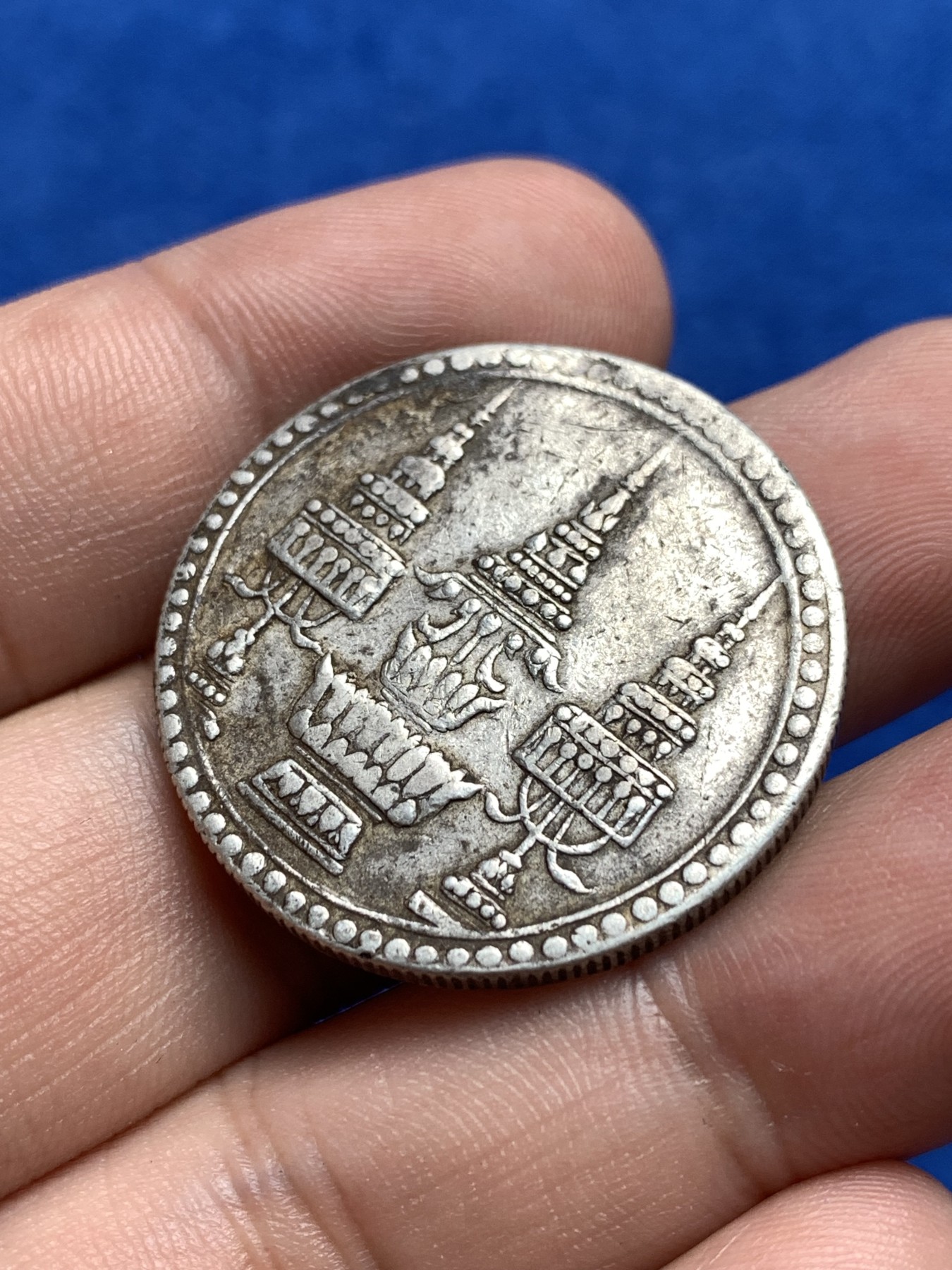 《竞宝斋》第198场-周日，周一 2场 (全场包邮) 泰国1869拉玛五世1铢银币 细节好 整体粗犷