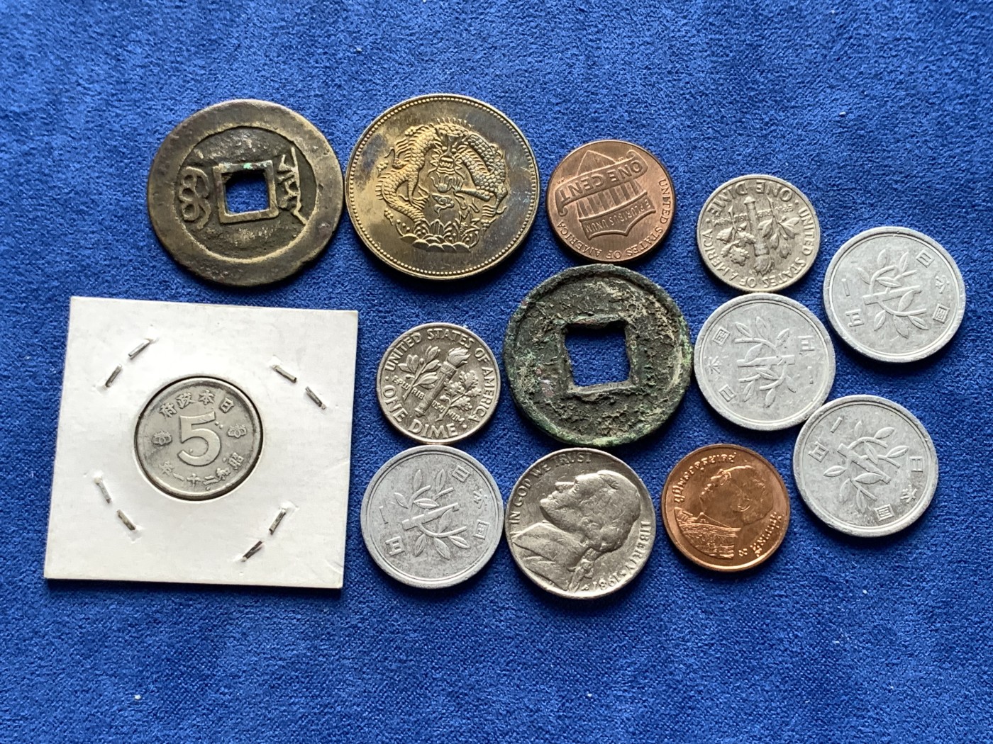 《竞宝斋》第198场-周日，周一 2场 (全场包邮) 散币13枚一组：新省光绪元宝，大泉五十，康熙通宝，日本散币五枚，美国散币4枚，泰国1枚