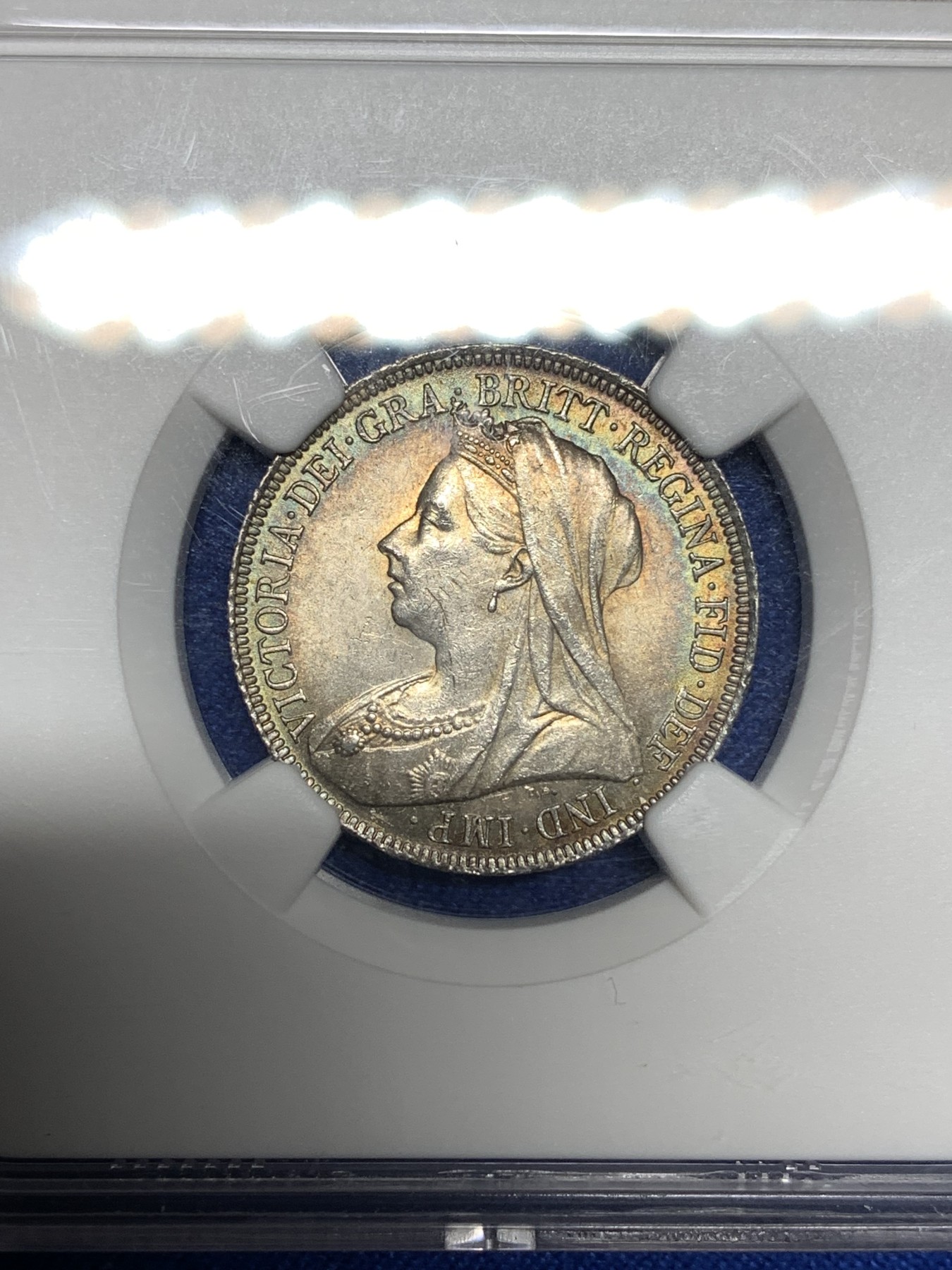 《竞宝斋》第198场-周日，周一 2场 (全场包邮) NGC-MS63 英国1900老维1先令银币 漂亮彩虹包浆