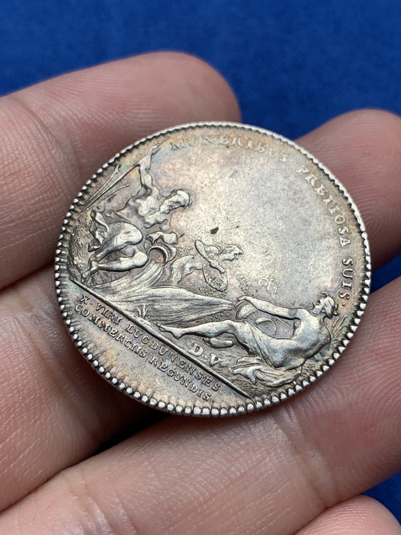 《竞宝斋》第198场-周日，周一 2场 (全场包邮) 法国 18世纪 里昂商会 圆形 银质 代币 双面金色包浆 磨损小 细节清晰 难得品种 10克 30.6mm直径