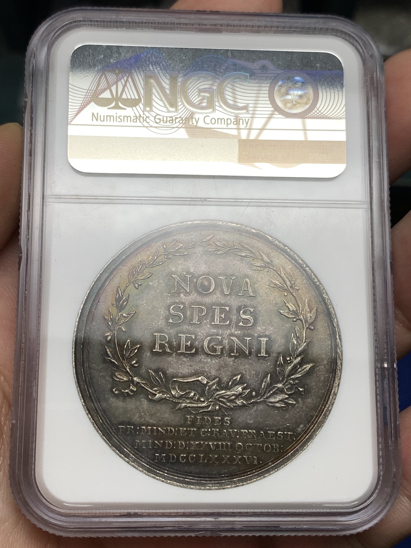 《竞宝斋》第198场-周日，周一 2场 (全场包邮) NGC MS60 德国 普鲁士1786 威廉二世  大银章，登基年份  铭文:向柏林的库尔马克-勃兰登堡致敬 深彩金包浆 状态品种都非常难得 外拍裸章将近7000成交