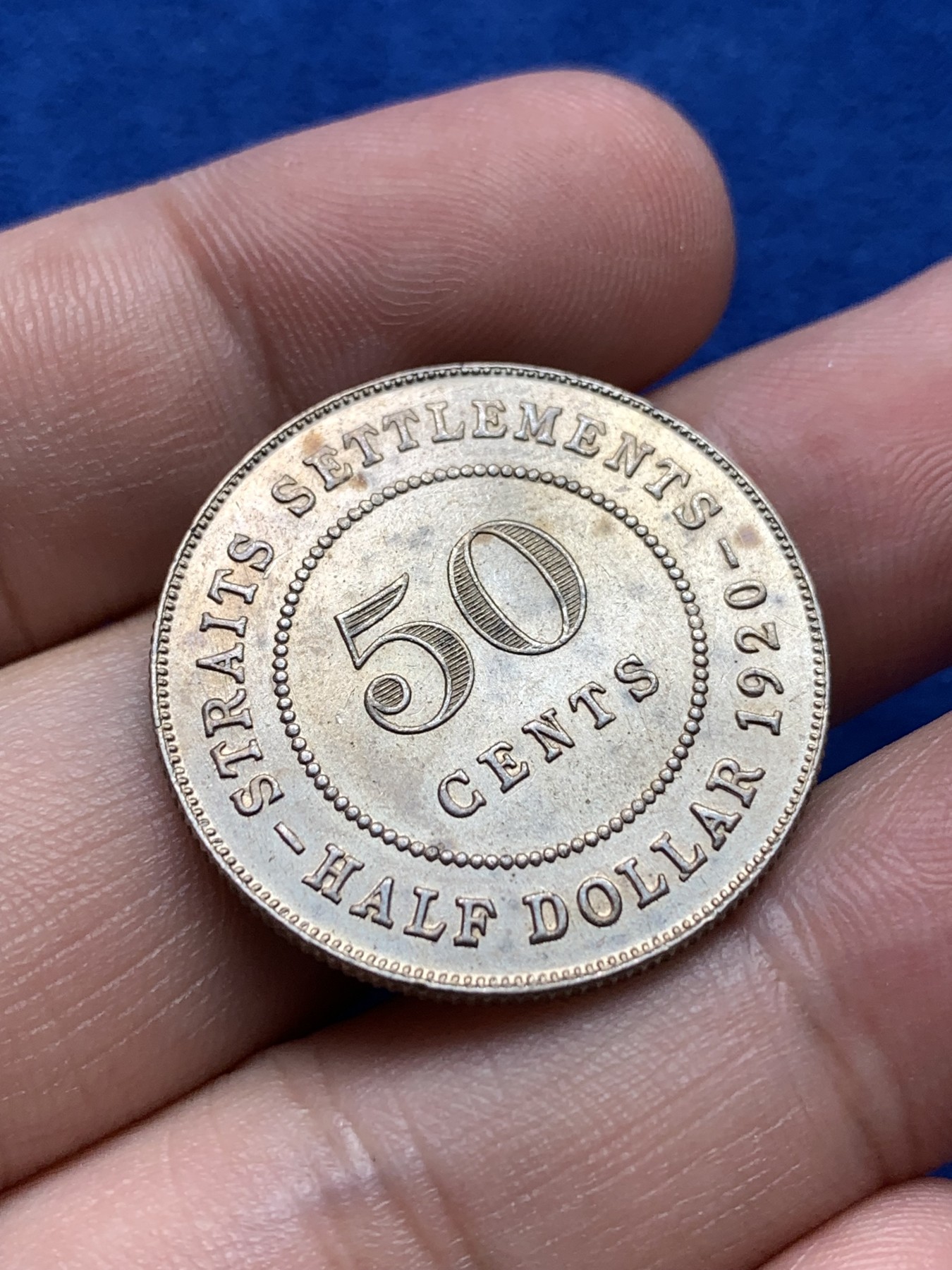 《竞宝斋》第198场-周日，周一 2场 (全场包邮) 海峡殖民地 1920年 乔治五世50分银币 整体带金彩，背面光好