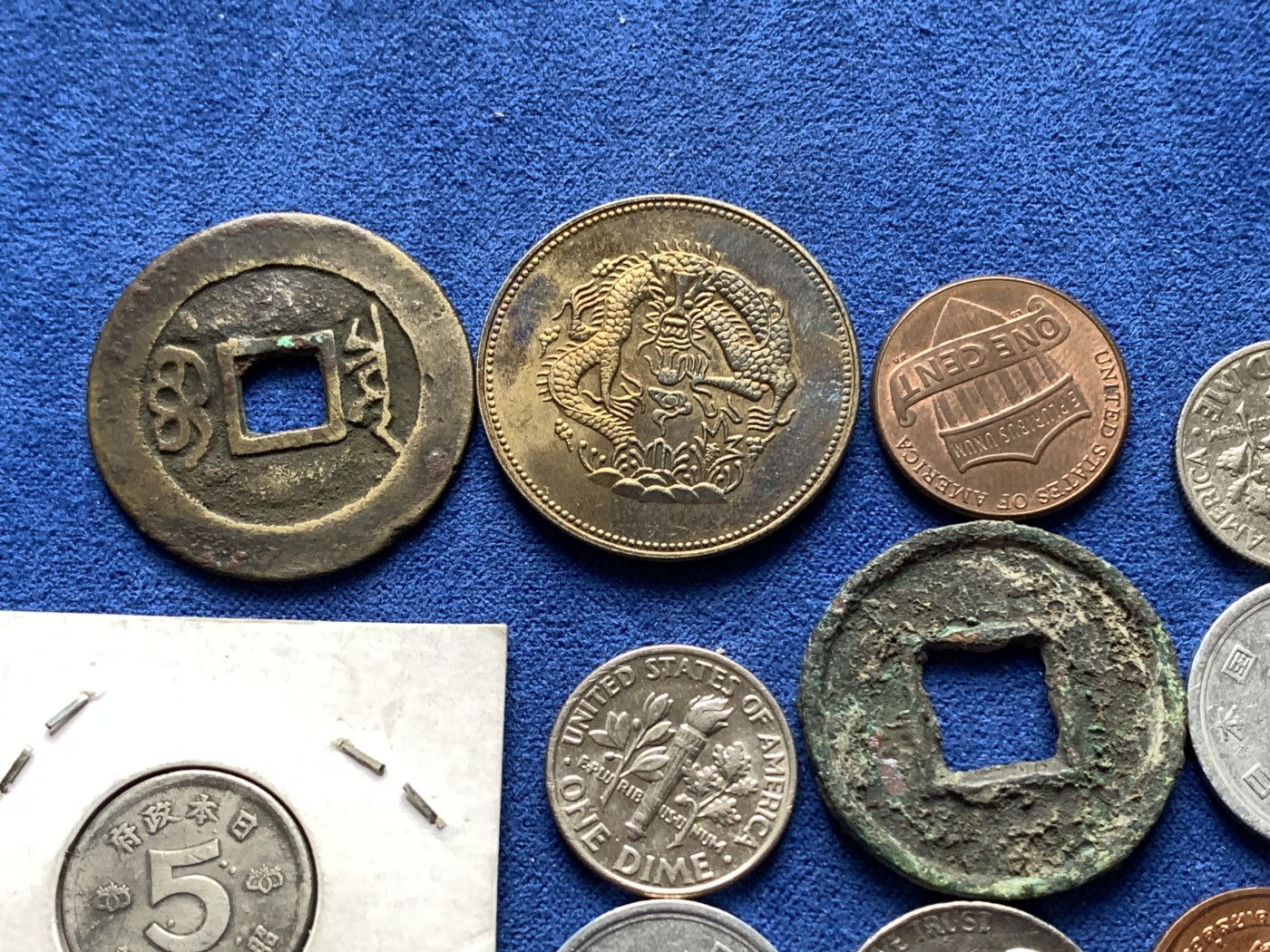 《竞宝斋》第198场-周日，周一 2场 (全场包邮) 散币13枚一组：新省光绪元宝，大泉五十，康熙通宝，日本散币五枚，美国散币4枚，泰国1枚