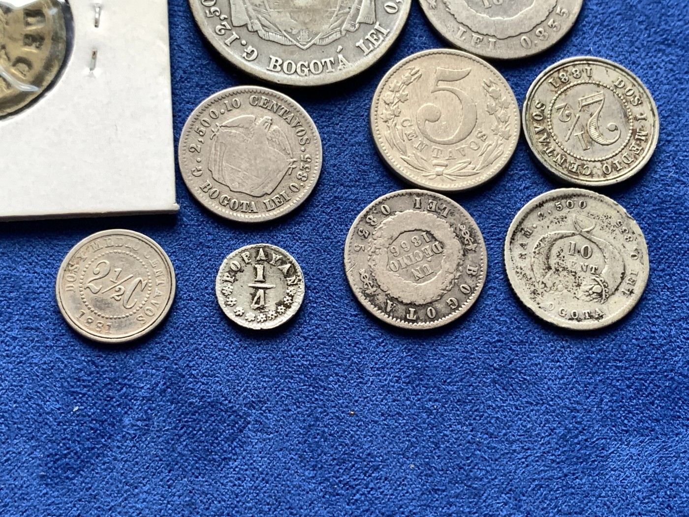 《竞宝斋》第198场-周日，周一 2场 (全场包邮) 10枚一组 哥伦比亚早期银币6枚+3枚铜镍（时期:1862-1908，5枚银币半打制其中一枚为打制银币）哥伦比亚早期的币国内稀少，喜欢的不要错过了。另外加一枚哥伦比亚桑坦德尔1902年打制50分代币  具体见图
