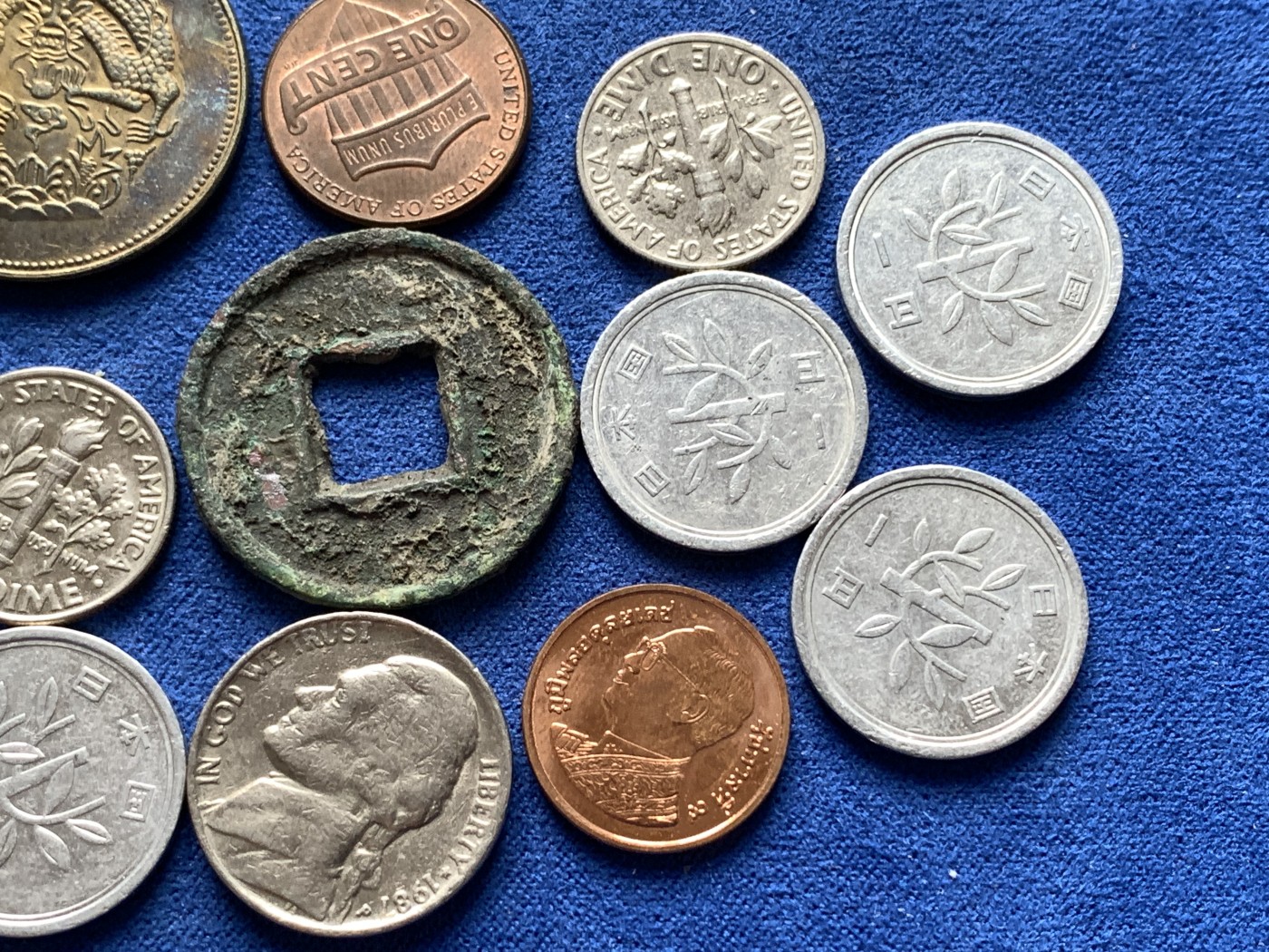 《竞宝斋》第198场-周日，周一 2场 (全场包邮) 散币13枚一组：新省光绪元宝，大泉五十，康熙通宝，日本散币五枚，美国散币4枚，泰国1枚