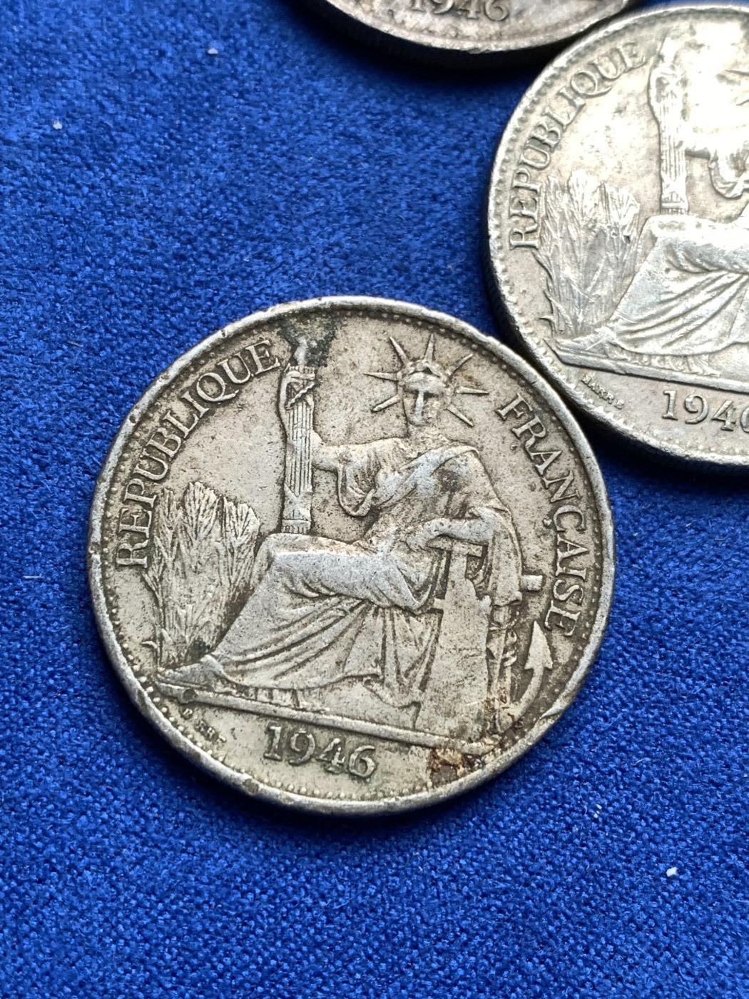 《竞宝斋》第198场-周日，周一 2场 (全场包邮) 3枚一组 法属印支1946年坐洋50分镍币