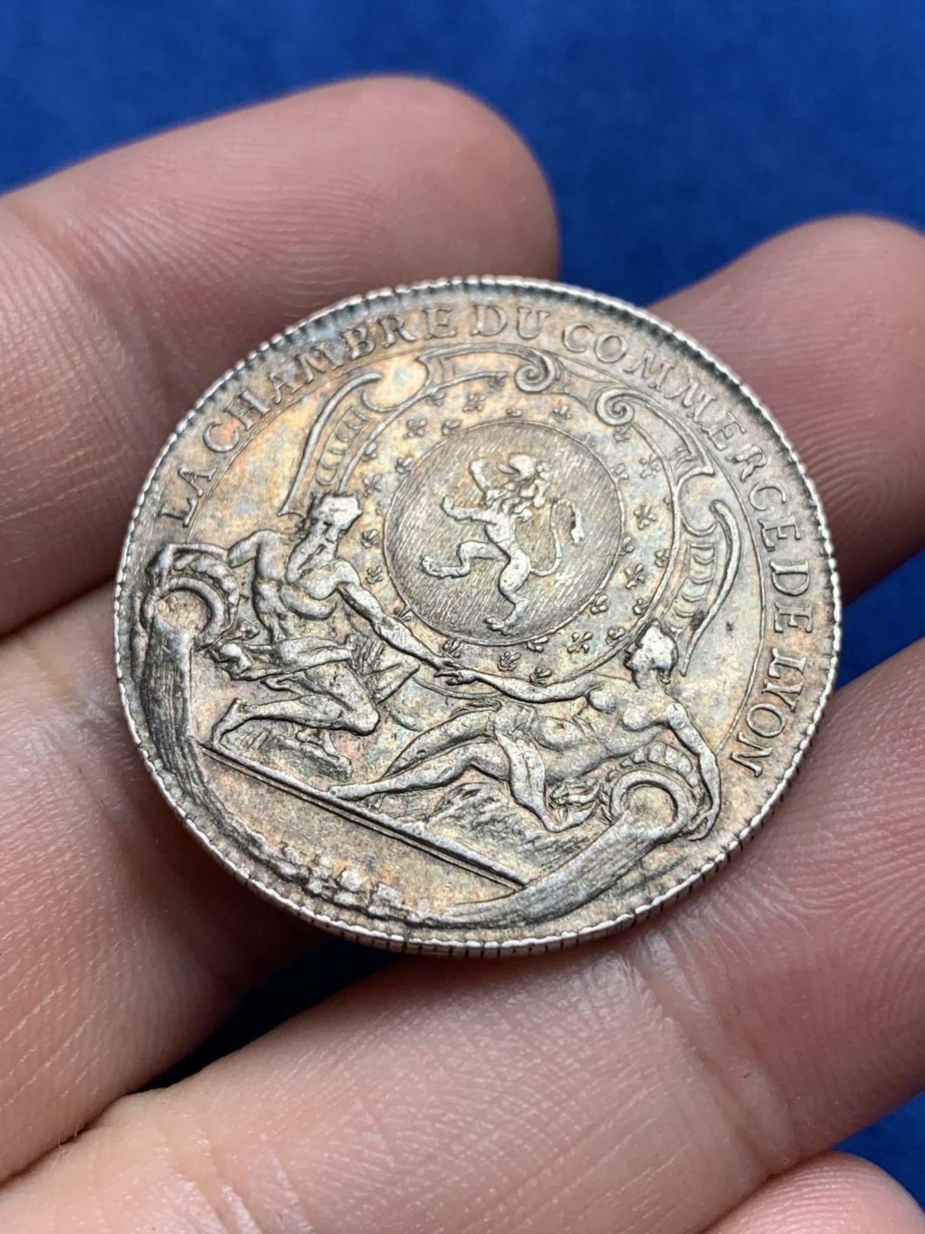 《竞宝斋》第198场-周日，周一 2场 (全场包邮) 法国 18世纪 里昂商会 圆形 银质 代币 双面金色包浆 磨损小 细节清晰 难得品种 10克 30.6mm直径