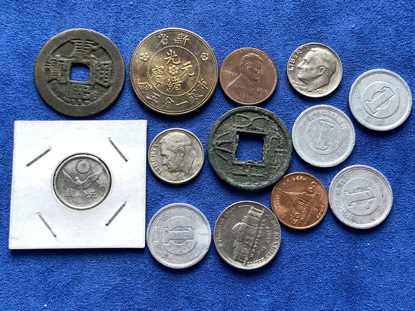 《竞宝斋》第198场-周日，周一 2场 (全场包邮) 散币13枚一组：新省光绪元宝，大泉五十，康熙通宝，日本散币五枚，美国散币4枚，泰国1枚