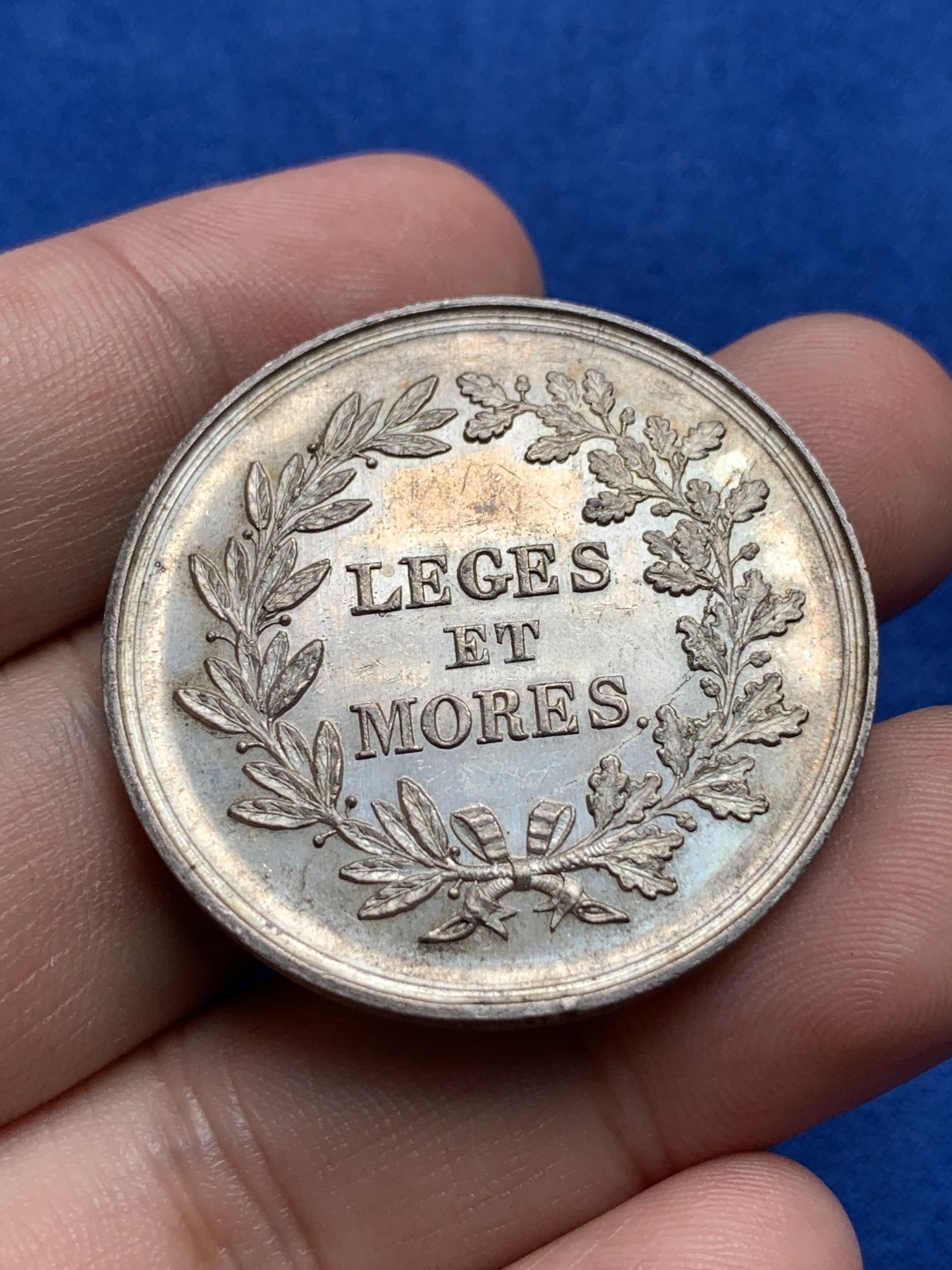 《竞宝斋》第198场-周日，周一 2场 (全场包邮) 法国 1845-1860 法律与习俗银质代币 蜜蜂边铭银标 36.4mm 15.4g