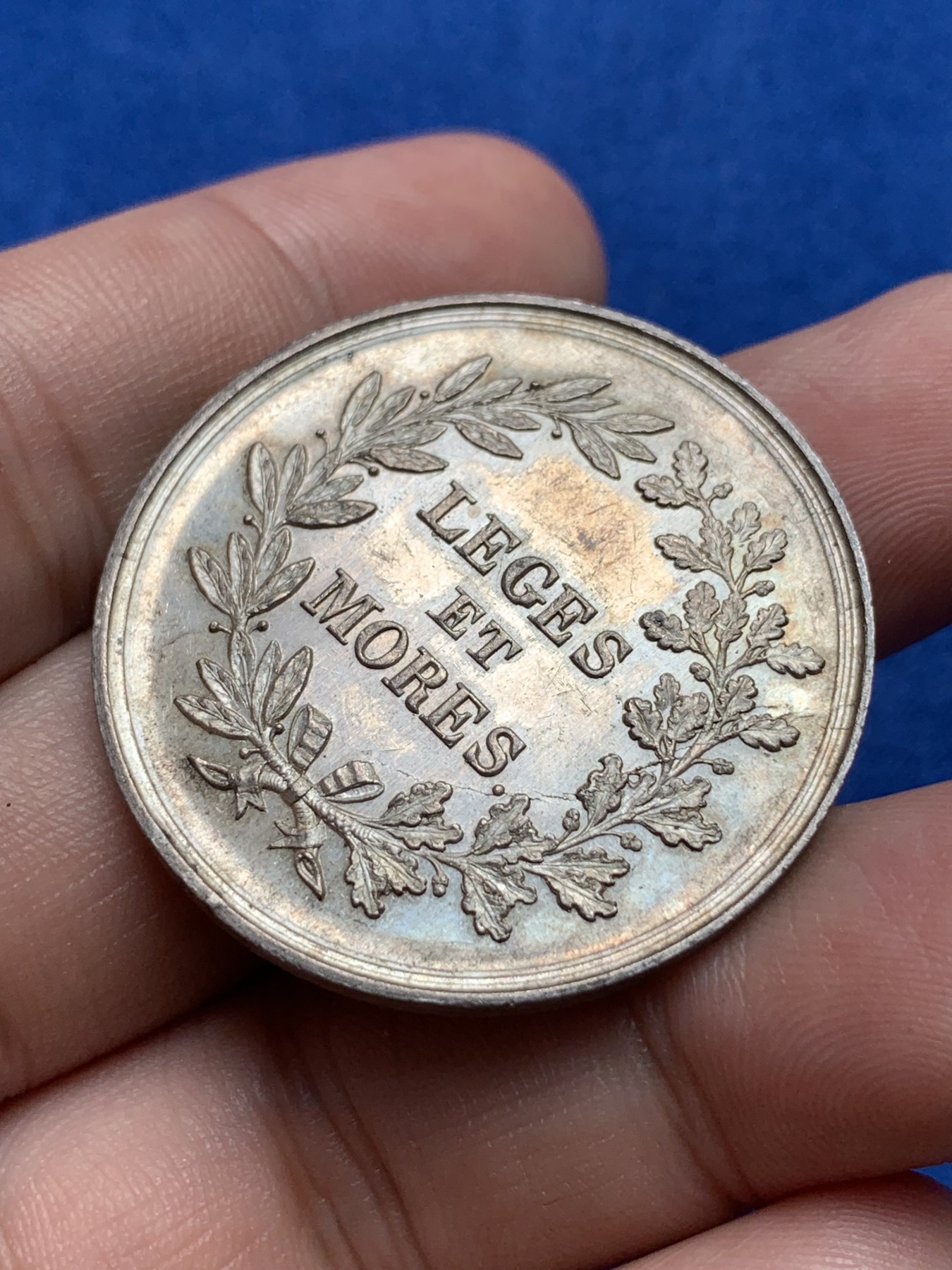 《竞宝斋》第198场-周日，周一 2场 (全场包邮) 法国 1845-1860 法律与习俗银质代币 蜜蜂边铭银标 36.4mm 15.4g