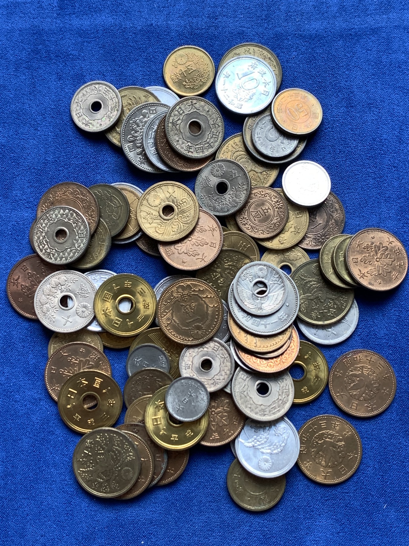 《竞宝斋》第198场-周日，周一 2场 (全场包邮) 80枚一组 日本好品硬币，带光好品，含飞鸟一钱，桐叶一钱，黄铜五钱十钱，中孔旧五／五十日元，黄铜单凤五十钱，白铜五钱十钱，大五钱镍币，铝币锌币小铜币 具体品种见图