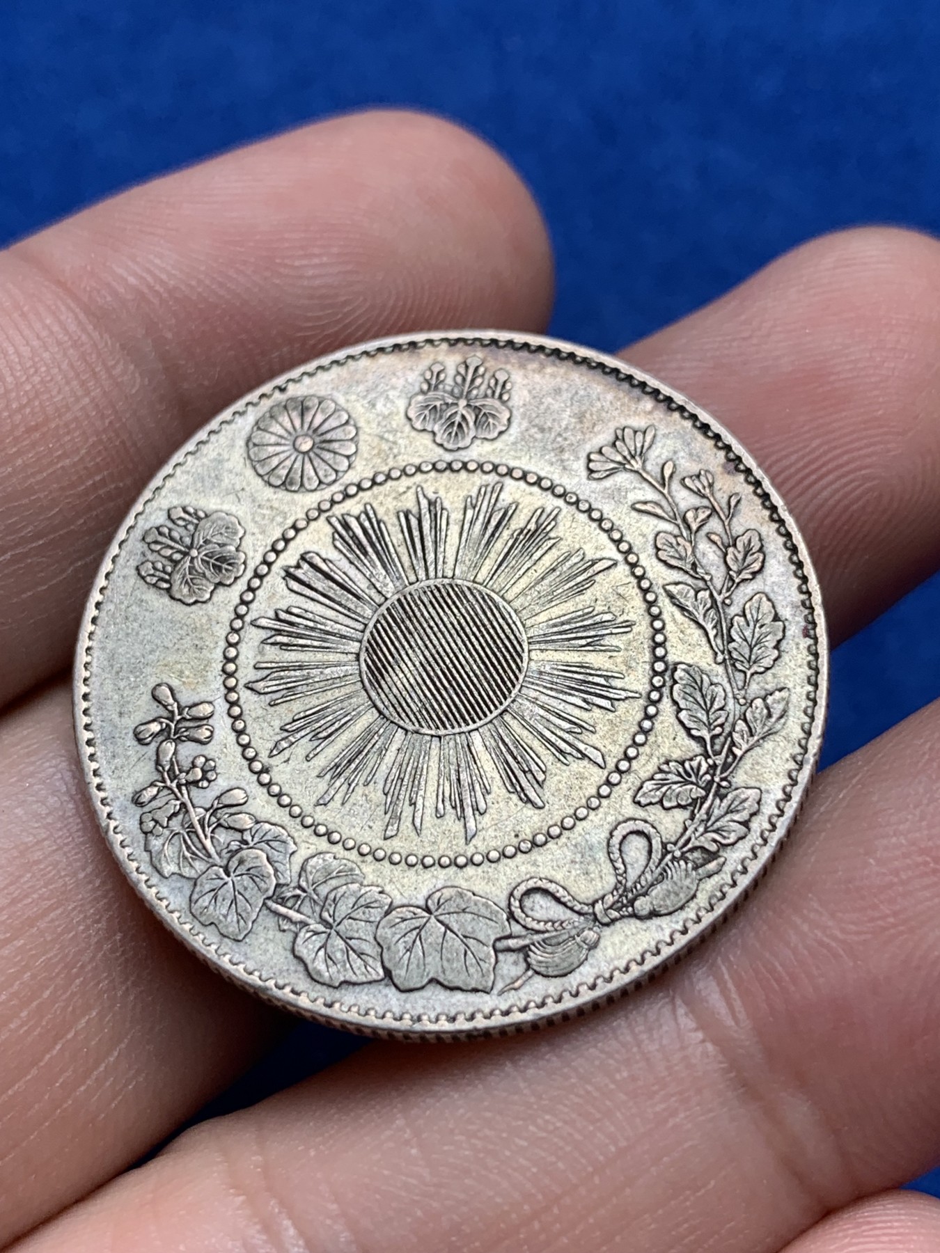 《竞宝斋》第198场-周日，周一 2场 (全场包邮) 日本 明治4年 龙50钱银币 大版龙原味包浆 状态不错