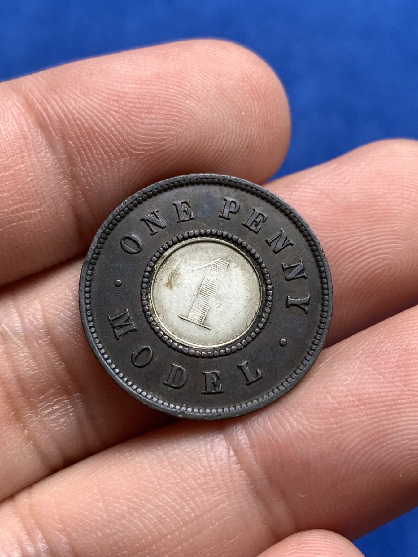 《竞宝斋》第198场-周日，周一 2场 (全场包邮) 英国维多利亚铜镶嵌银1便士2枚