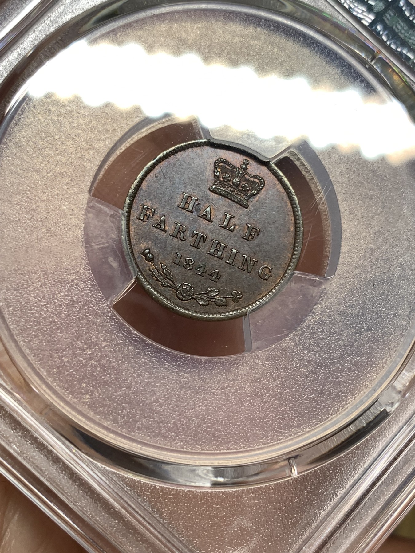 《竞宝斋》第198场-周日，周一 2场 (全场包邮) PCGS-MS63BN 英国 1844年维多利亚女王1/2法新铜币，打制锐利，女王年轻靓丽，玲珑可爱的小维头像辅币。