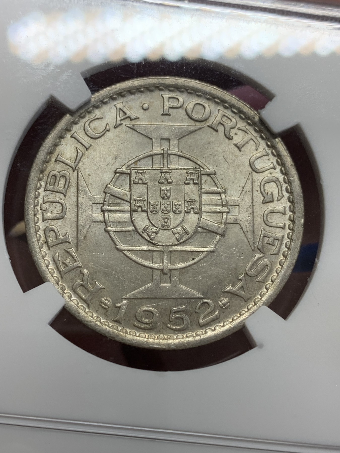 《竞宝斋》第198场-周日，周一 2场 (全场包邮) NGC-MS64 澳门1952年5元银币 热门品种