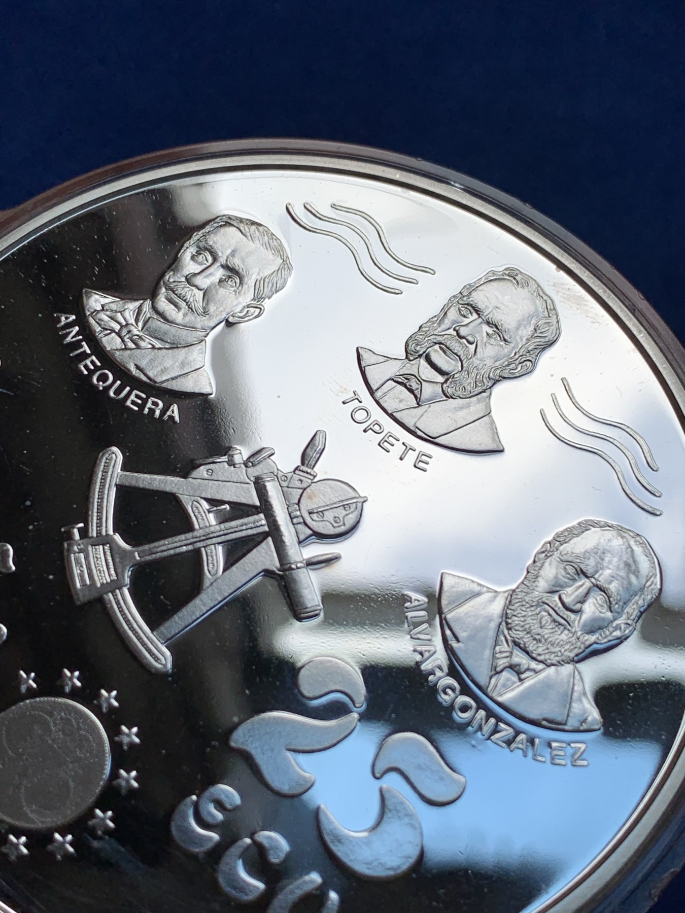 《竞宝斋》第198场-周日，周一 2场 (全场包邮) 西班牙1996年25ECU银币 直径73.2mm,168.7克，925银，原木盒