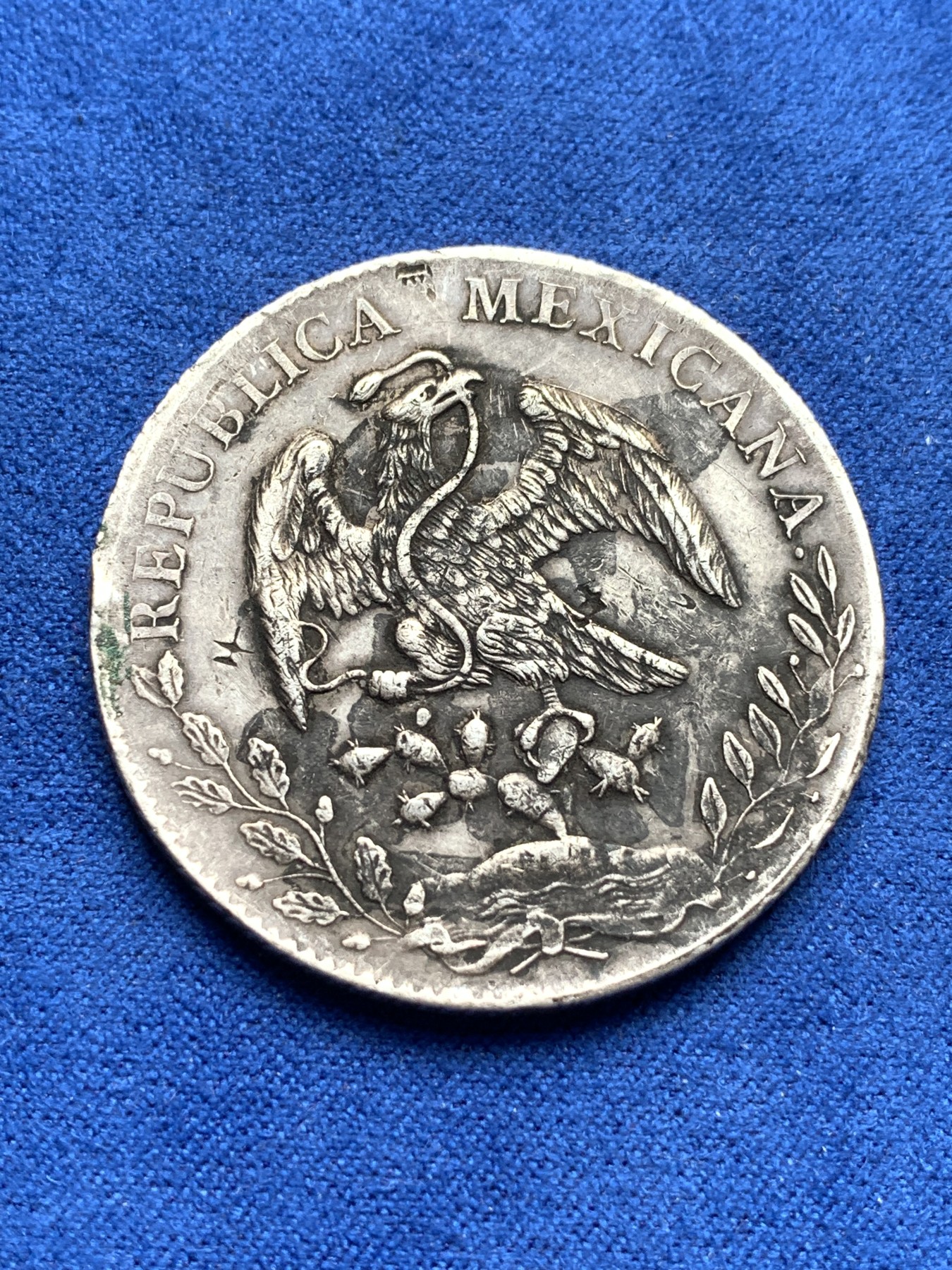 《竞宝斋》第198场-周日，周一 2场 (全场包邮) 墨西哥1895年zs版花边鹰洋8瑞尔银币 带墨戳也带戳