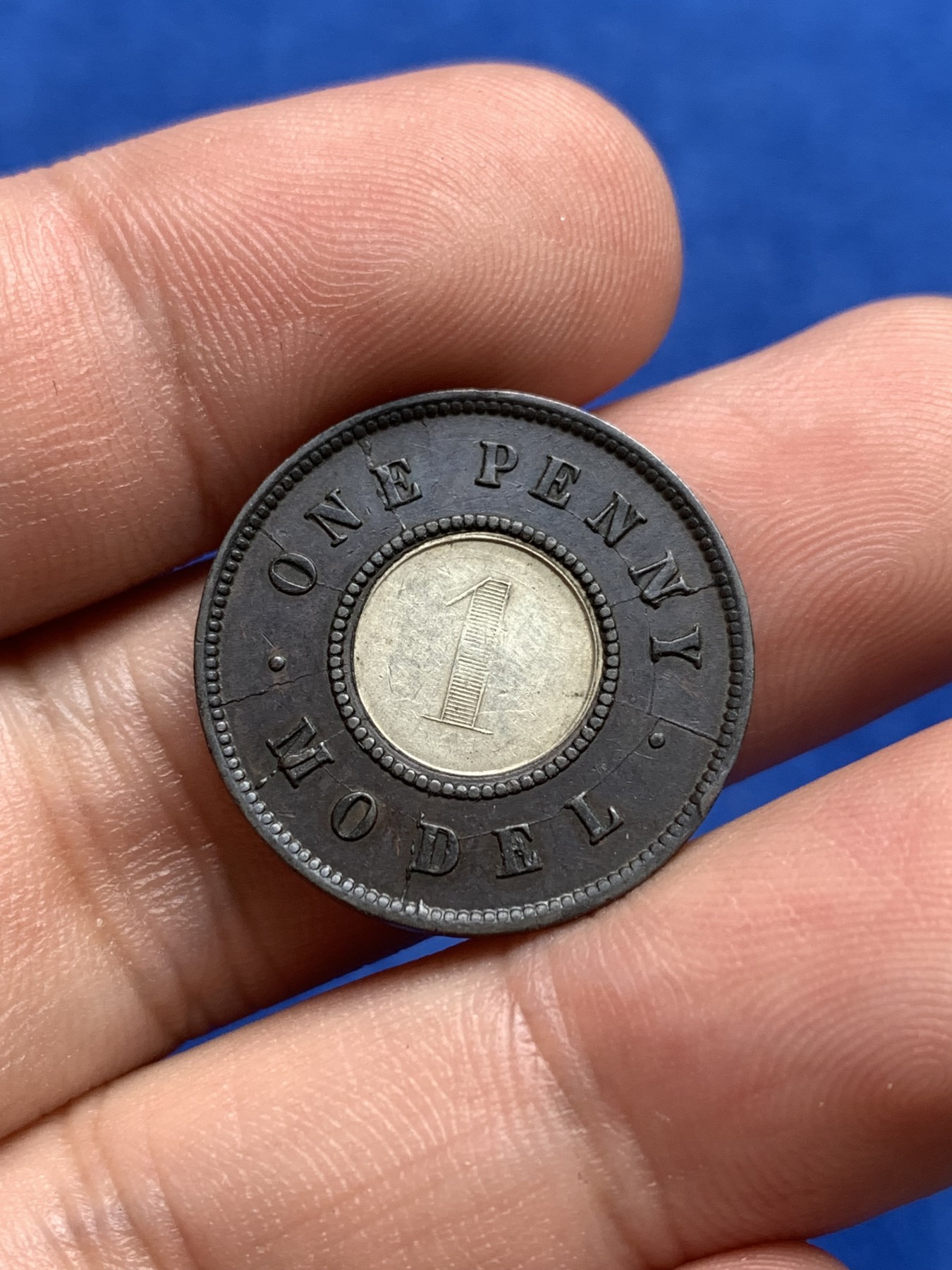 《竞宝斋》第198场-周日，周一 2场 (全场包邮) 英国维多利亚铜镶嵌银1便士2枚