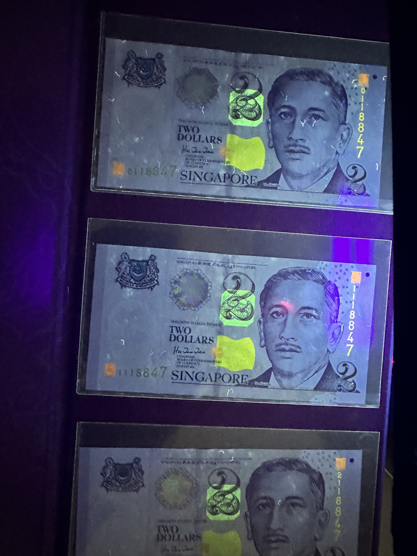 《外钞收藏家》第二百九十九期 2000年新加坡大华银行2元连好 册子 保存的原因 有潮