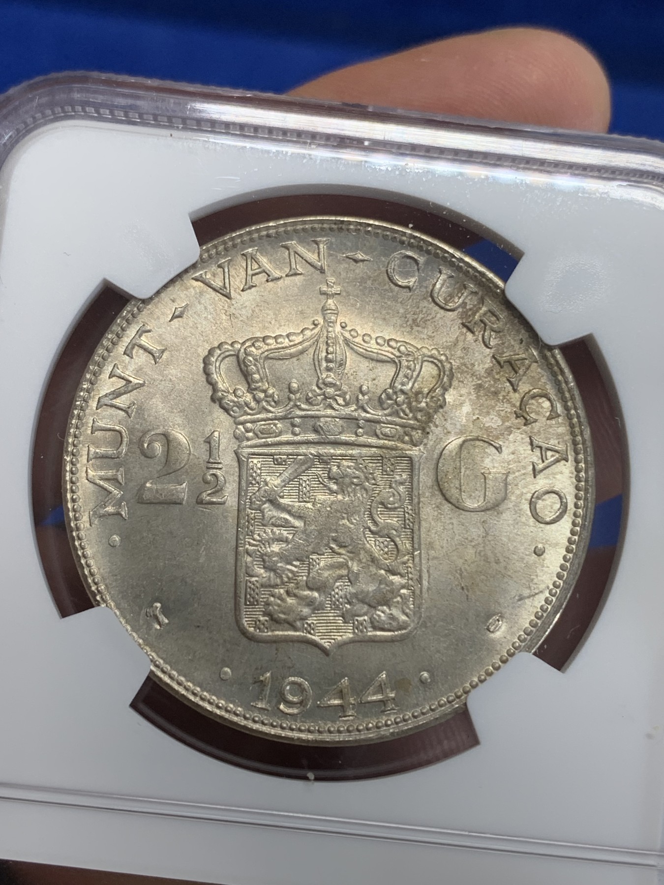 《竞宝斋》第198场-周日，周一 2场 (全场包邮) NGC MS62 荷属库拉索1944年威廉明娜2.5G大银币