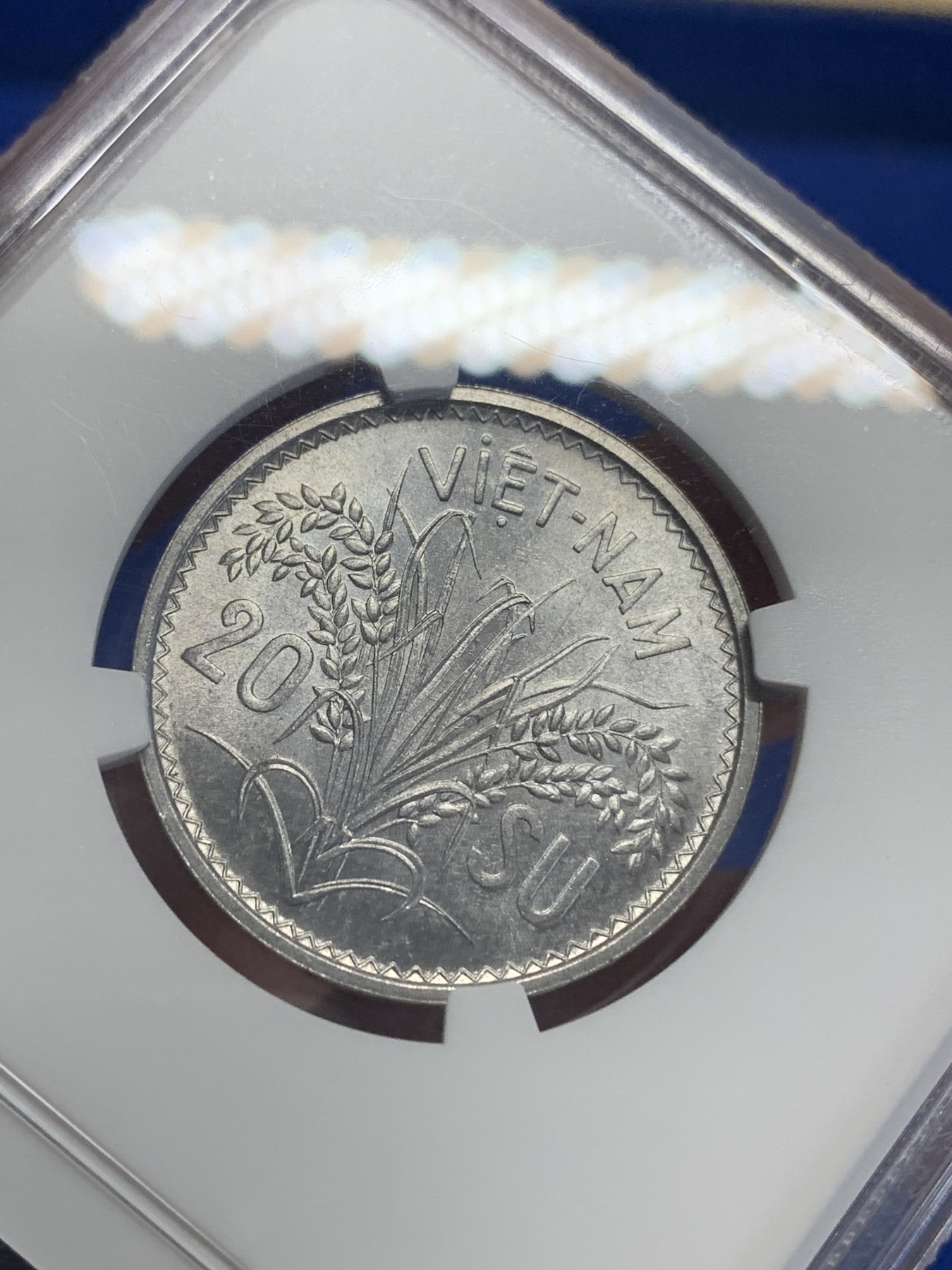 《竞宝斋》第198场-周日，周一 2场 (全场包邮) NGC MS63 越南1953三美女20苏铝币