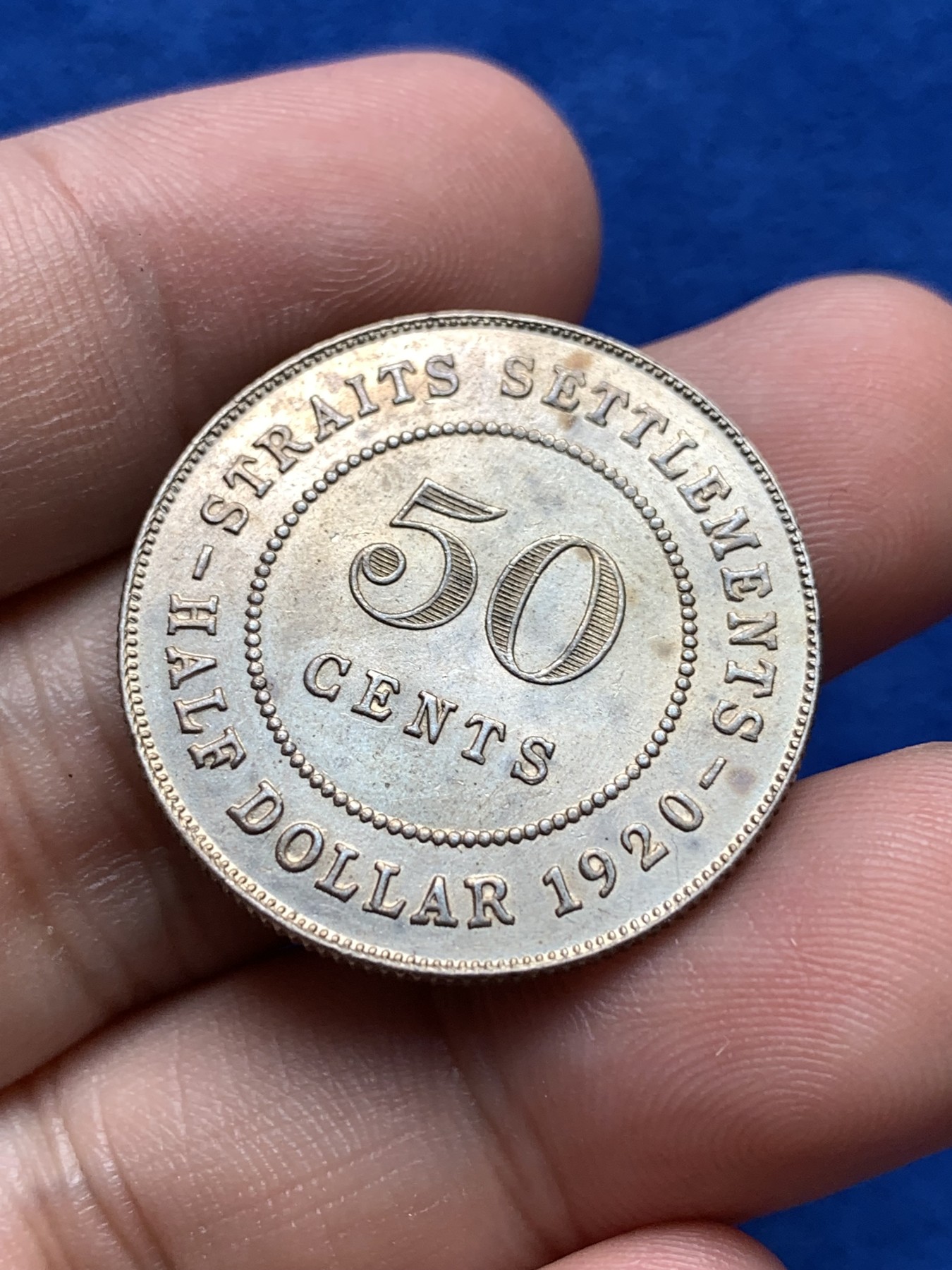 《竞宝斋》第198场-周日，周一 2场 (全场包邮) 海峡殖民地 1920年 乔治五世50分银币 整体带金彩，背面光好
