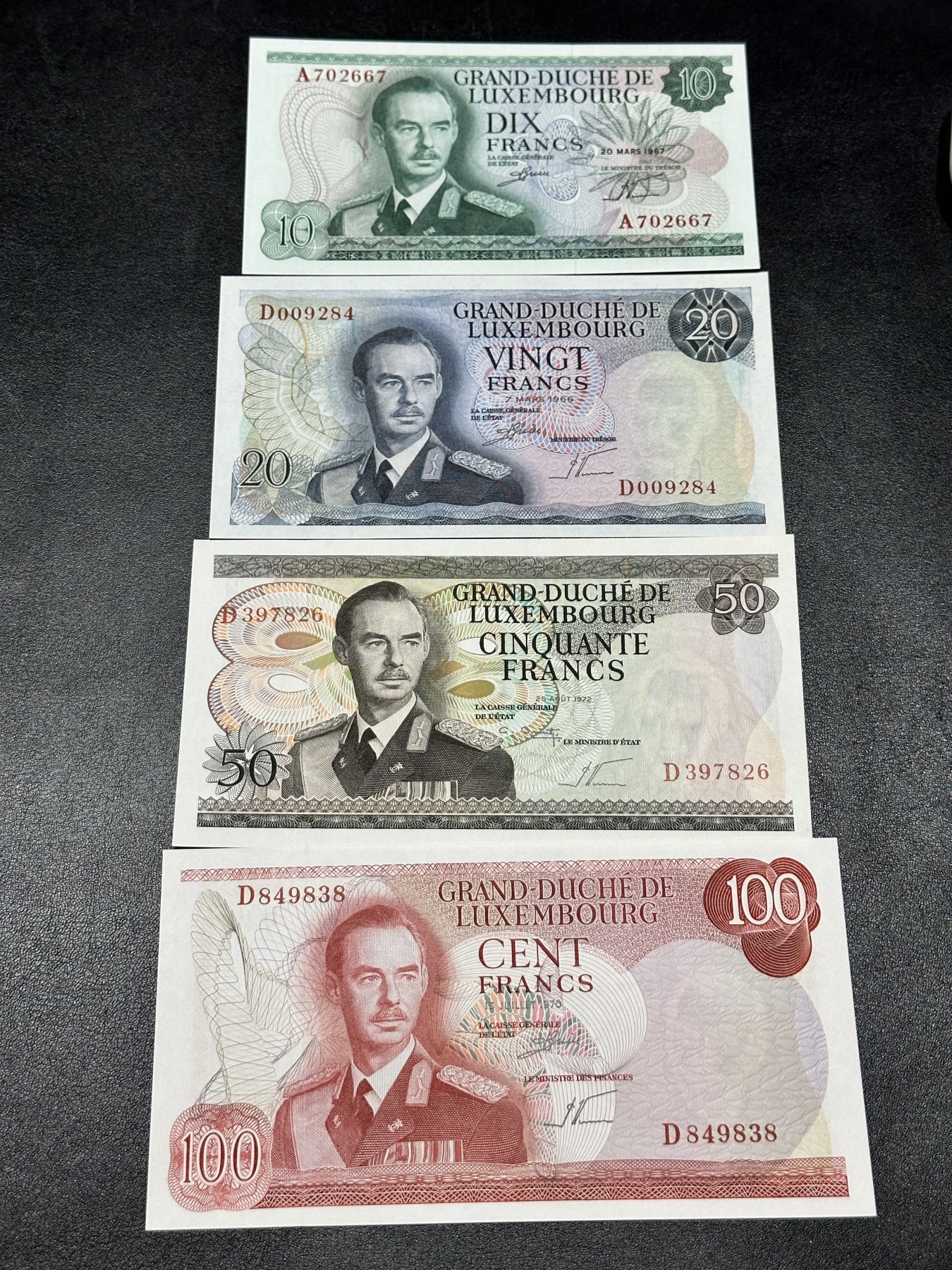 《外钞收藏家》第二百九十九期 卢森堡小套10、20、50、100法郎四张 全新UNC 非常精美的一套