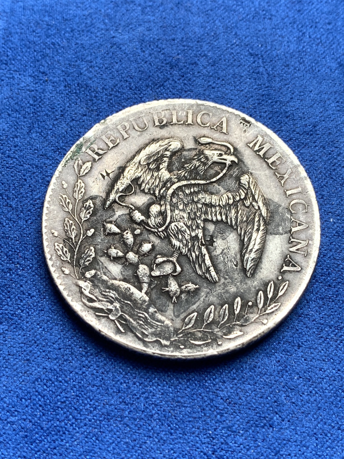 《竞宝斋》第198场-周日，周一 2场 (全场包邮) 墨西哥1895年zs版花边鹰洋8瑞尔银币 带墨戳也带戳