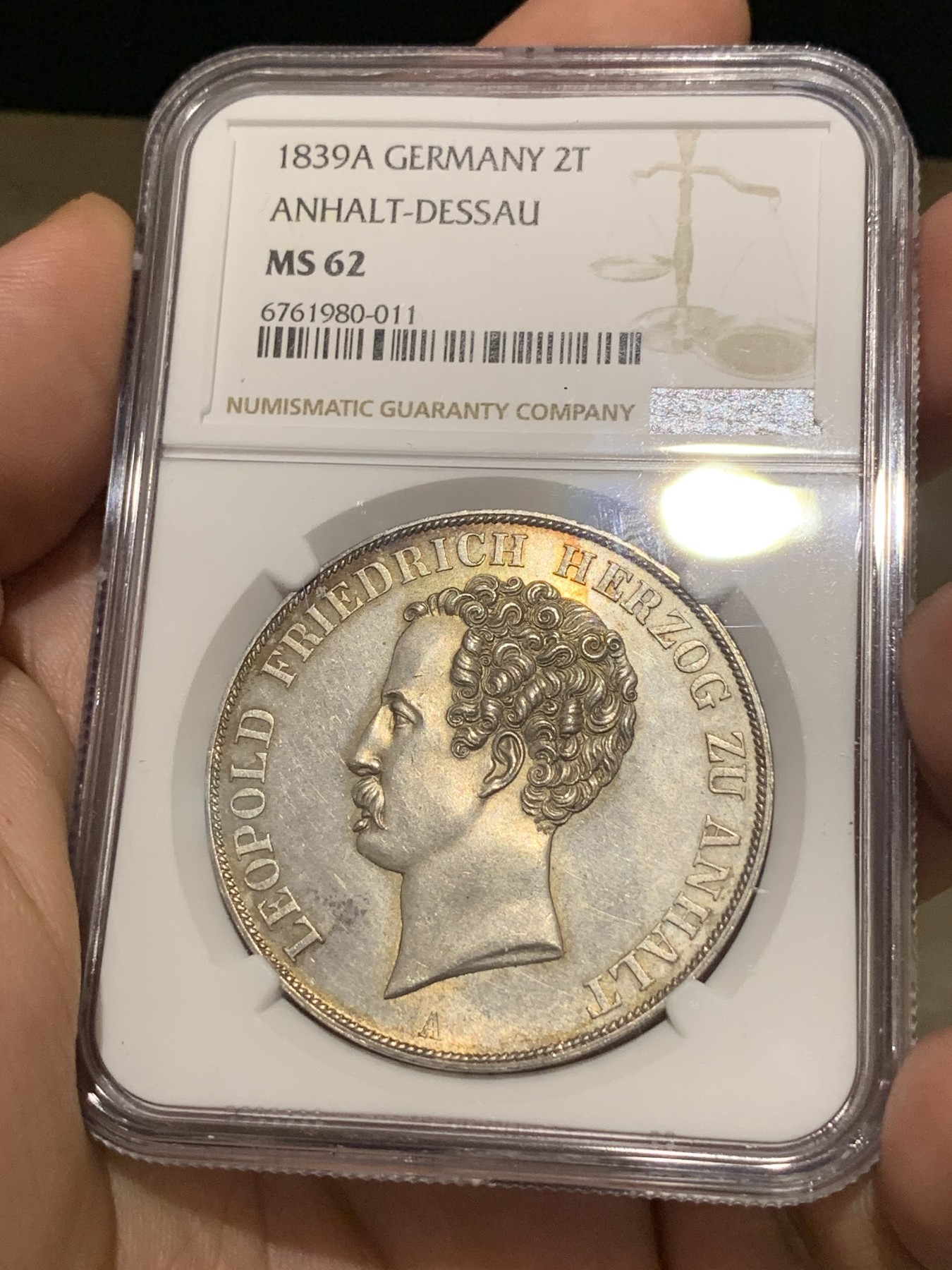 《竞宝斋》第198场-周日，周一 2场 (全场包邮) NGC MS62 德国 安哈特德绍 1839年 利奥波德·弗里德里希 稀少2泰勒 37克大银币 底板光洁 发型细致无磨损 背面大窗帘高点均在 状态好 给分低了