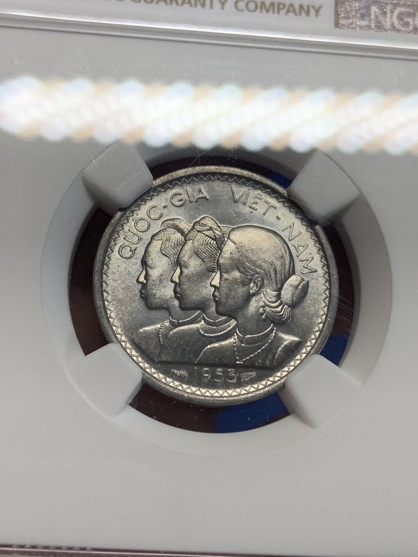 《竞宝斋》第198场-周日，周一 2场 (全场包邮) NGC MS65 越南1953年10SU铝币 三姐妹经典设计暴光好品 高分凑套必备！