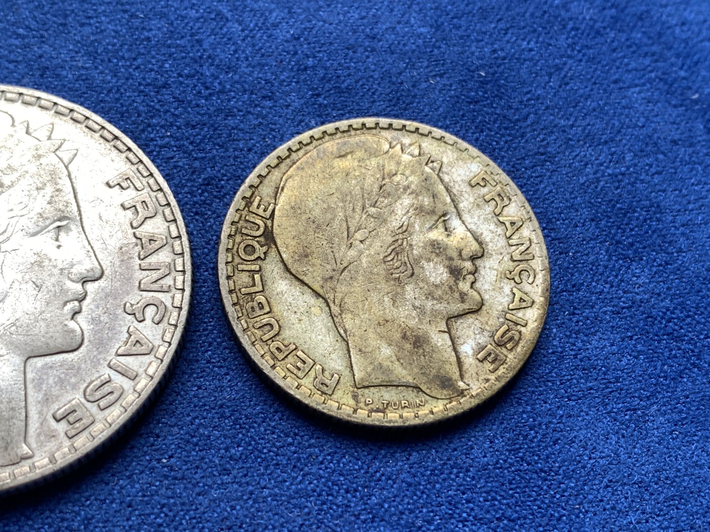 《竞宝斋》第198场-周日，周一 2场 (全场包邮) 两枚一组 法国谷物女神银币1931年10法郎+1933年20法郎