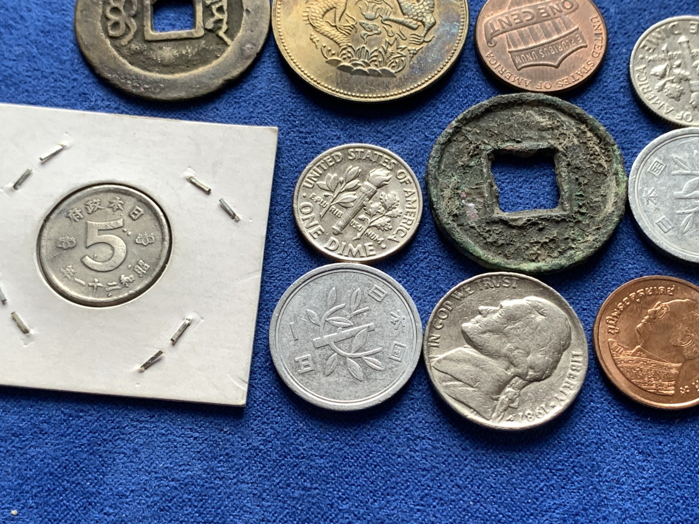 《竞宝斋》第198场-周日，周一 2场 (全场包邮) 散币13枚一组：新省光绪元宝，大泉五十，康熙通宝，日本散币五枚，美国散币4枚，泰国1枚