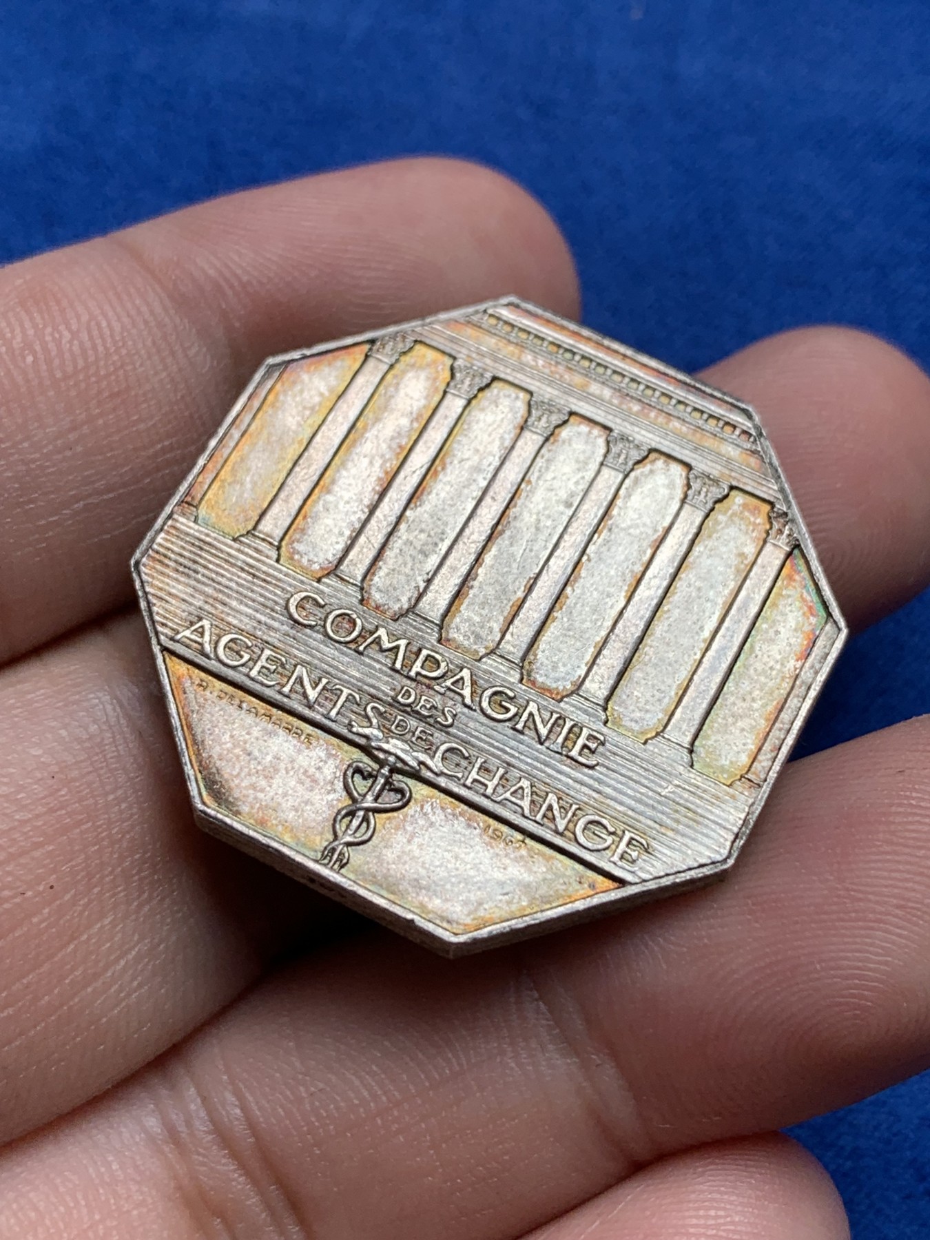 《竞宝斋》第198场-周日，周一 2场 (全场包邮) 法国 巴黎证券交易所 八角银质代币 包浆极好 21.5克