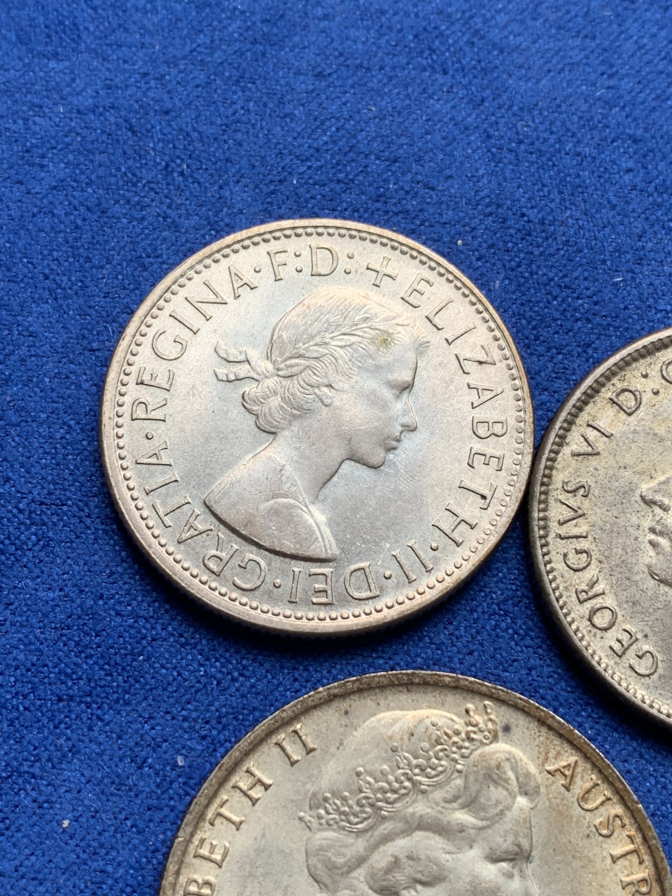 《竞宝斋》第198场-周日，周一 2场 (全场包邮) 3枚一组 澳大利亚 1943、1954、1966年乔六、伊二访澳弗洛林银币；伊二50分银币 unc品质