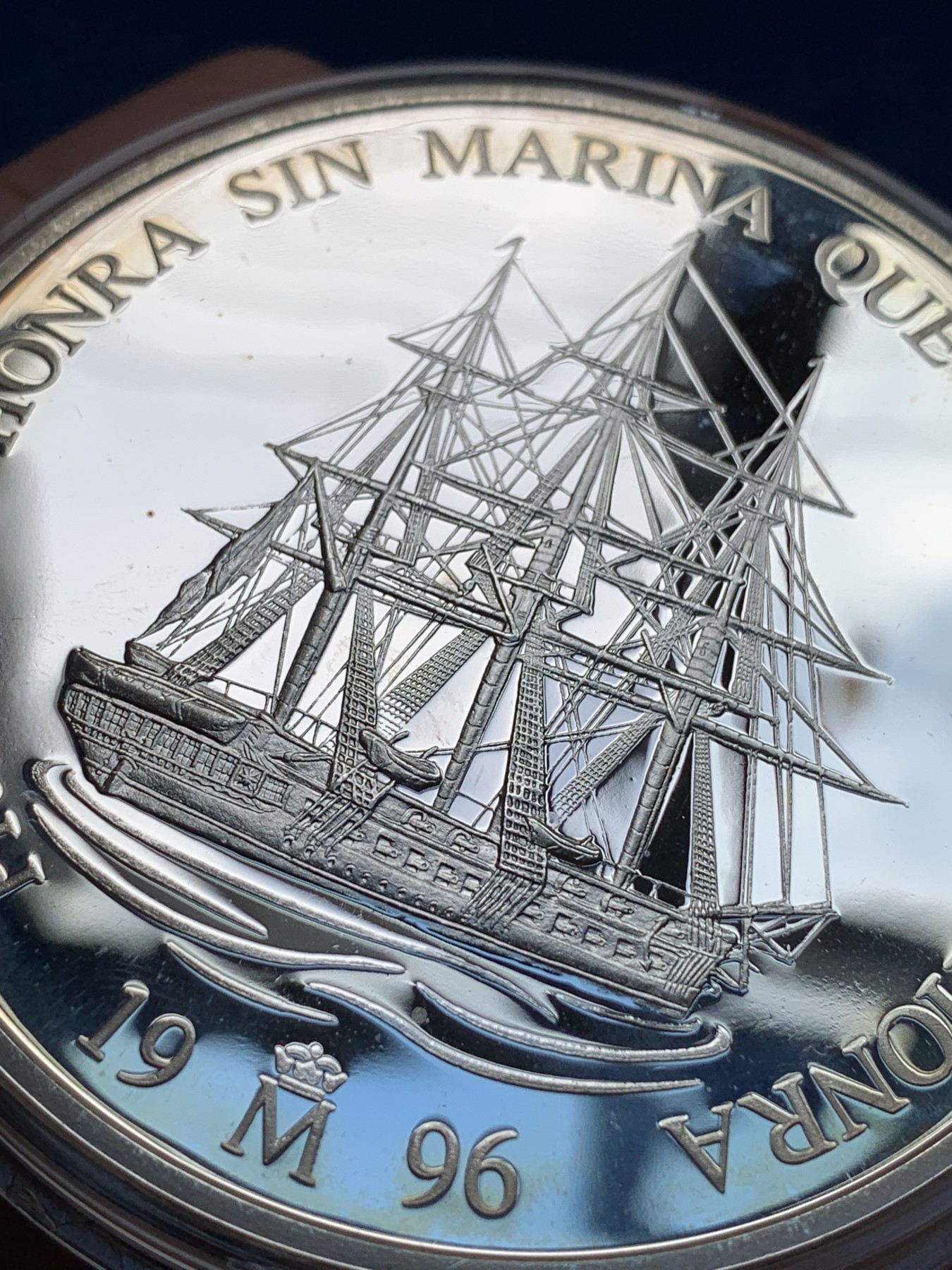 《竞宝斋》第198场-周日，周一 2场 (全场包邮) 西班牙1996年25ECU银币 直径73.2mm,168.7克，925银，原木盒