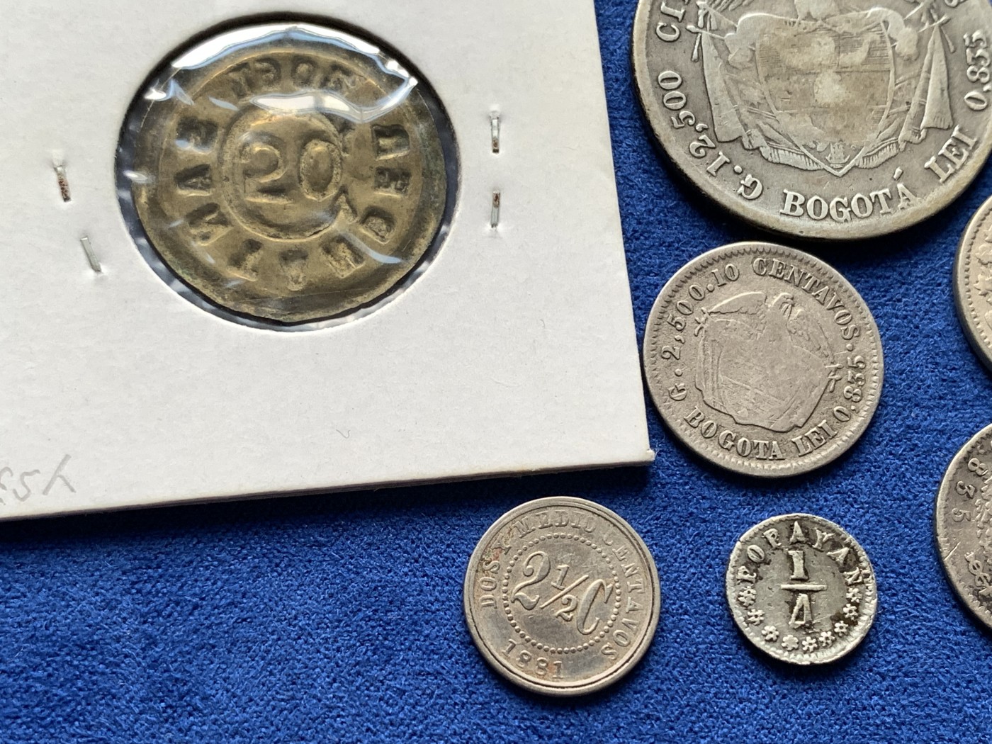 《竞宝斋》第198场-周日，周一 2场 (全场包邮) 10枚一组 哥伦比亚早期银币6枚+3枚铜镍（时期:1862-1908，5枚银币半打制其中一枚为打制银币）哥伦比亚早期的币国内稀少，喜欢的不要错过了。另外加一枚哥伦比亚桑坦德尔1902年打制50分代币  具体见图