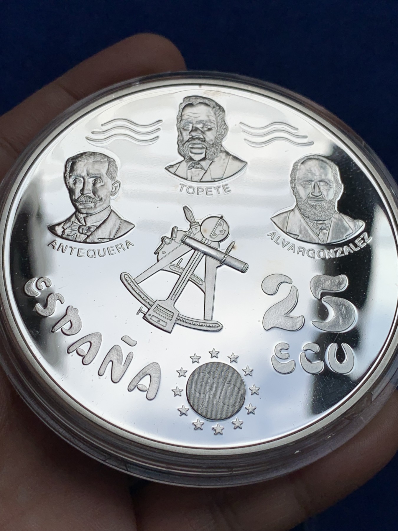 《竞宝斋》第198场-周日，周一 2场 (全场包邮) 西班牙1996年25ECU银币 直径73.2mm,168.7克，925银，原木盒