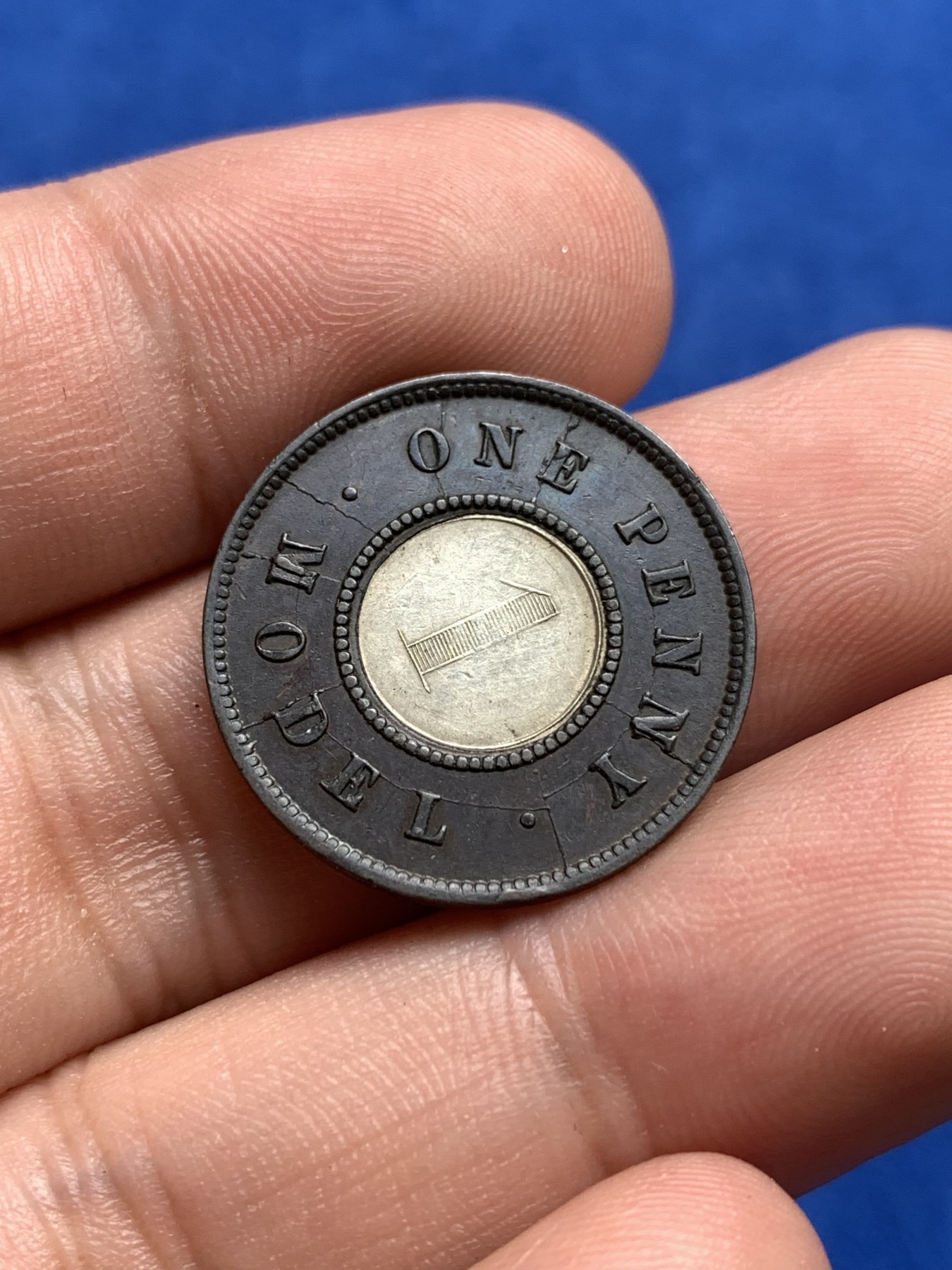 《竞宝斋》第198场-周日，周一 2场 (全场包邮) 英国维多利亚铜镶嵌银1便士2枚