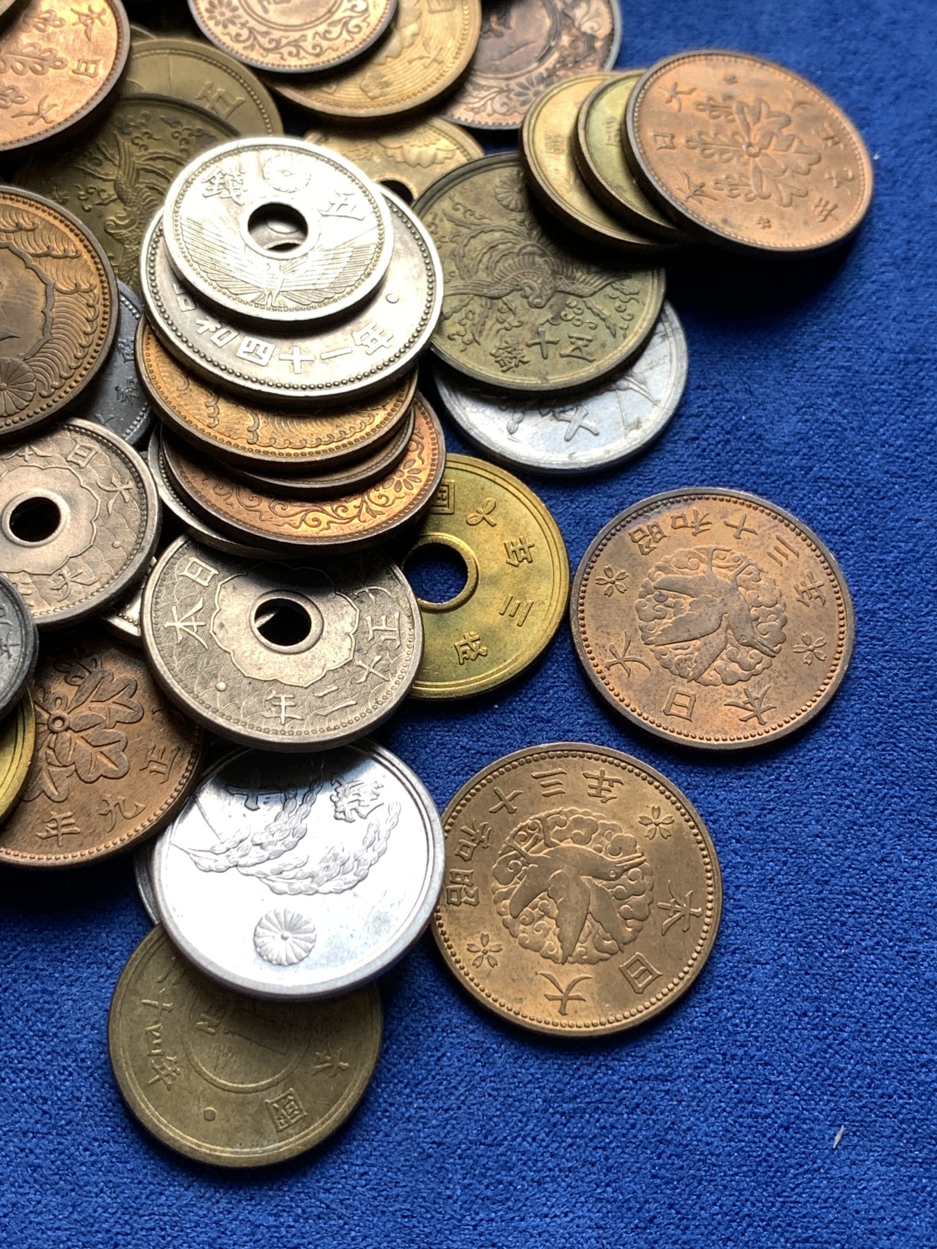 《竞宝斋》第198场-周日，周一 2场 (全场包邮) 80枚一组 日本好品硬币，带光好品，含飞鸟一钱，桐叶一钱，黄铜五钱十钱，中孔旧五／五十日元，黄铜单凤五十钱，白铜五钱十钱，大五钱镍币，铝币锌币小铜币 具体品种见图