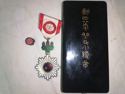 各国勋章奖章拍卖第8期，逐步上新 - 日本勋四等旭日小绶章，明治版本，带盒略